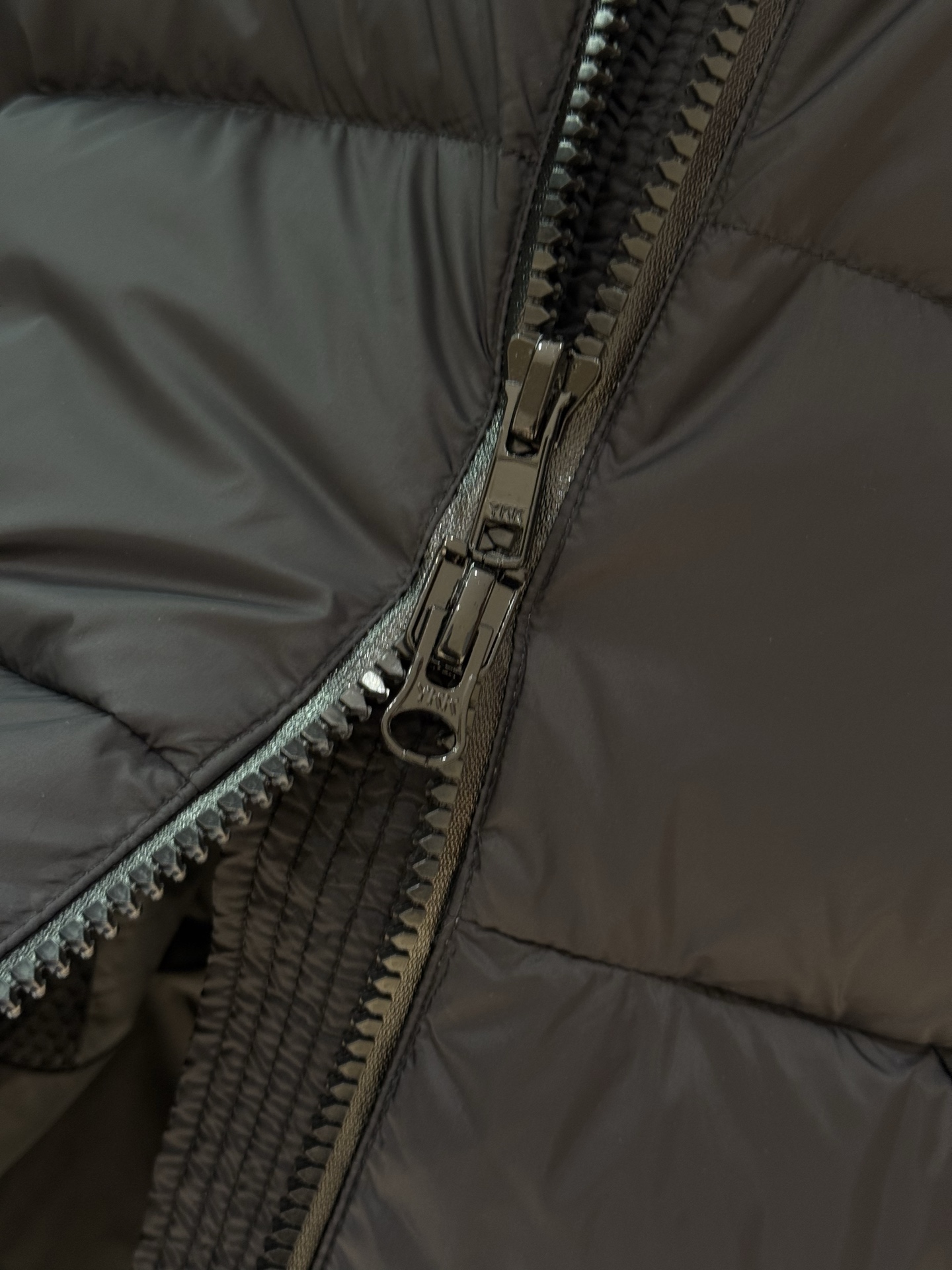 GOOSE加拿大鹅 Crofton纯色连帽拉链户外保暖排骨羽绒服 90绒填充 750蓬松度 田岛绣刺 白