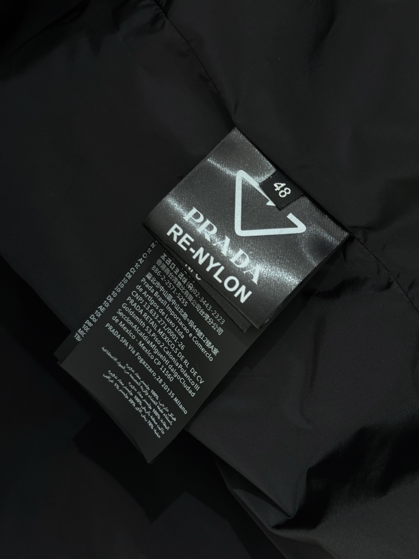 柜台同步发售‼️ Pra26SS春夏新款衬衫式翻领夹克外套 经典三角标徽章高密度尼龙材质衬衫式夹克外套 