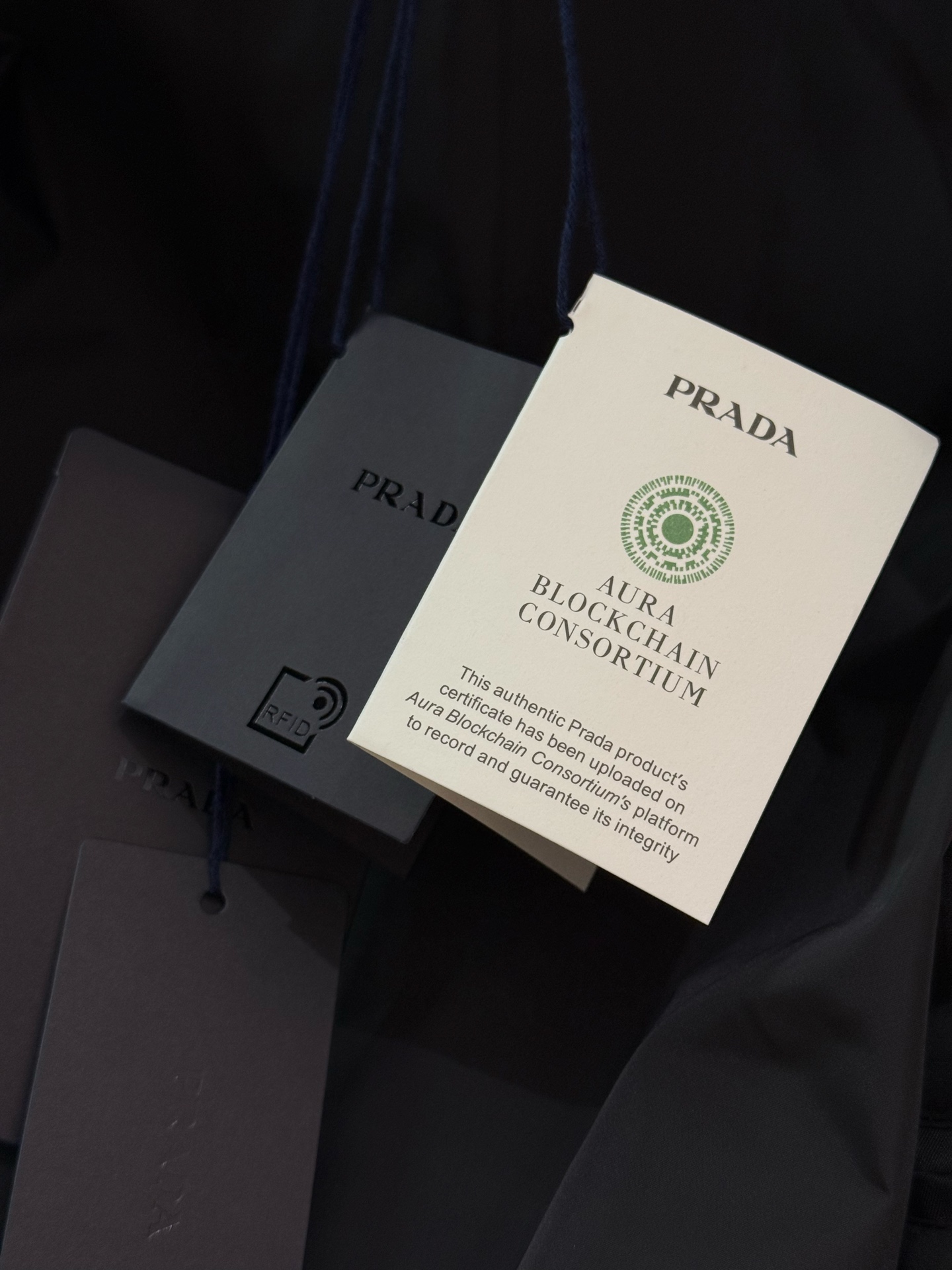 柜台同步发售‼️ Pra26SS春夏新款衬衫式翻领夹克外套 经典三角标徽章高密度尼龙材质衬衫式夹克外套 