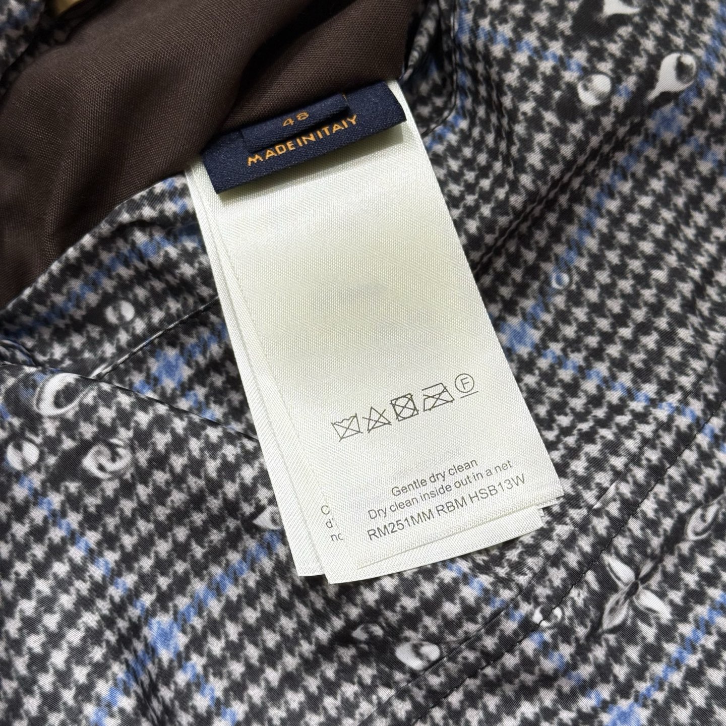 黑色：细节特写