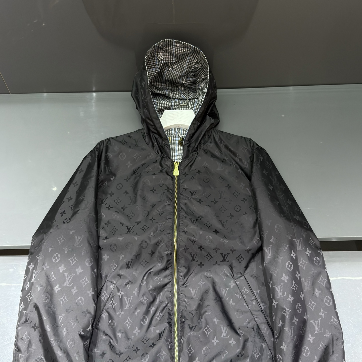 黑色：细节特写