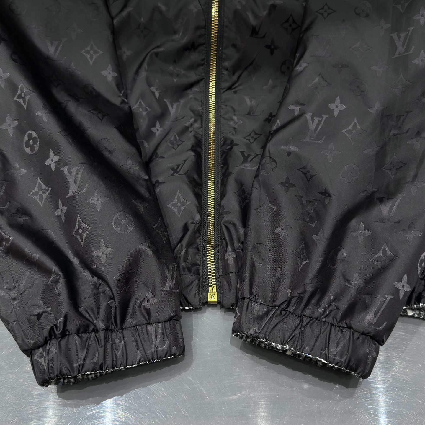 黑色：细节特写