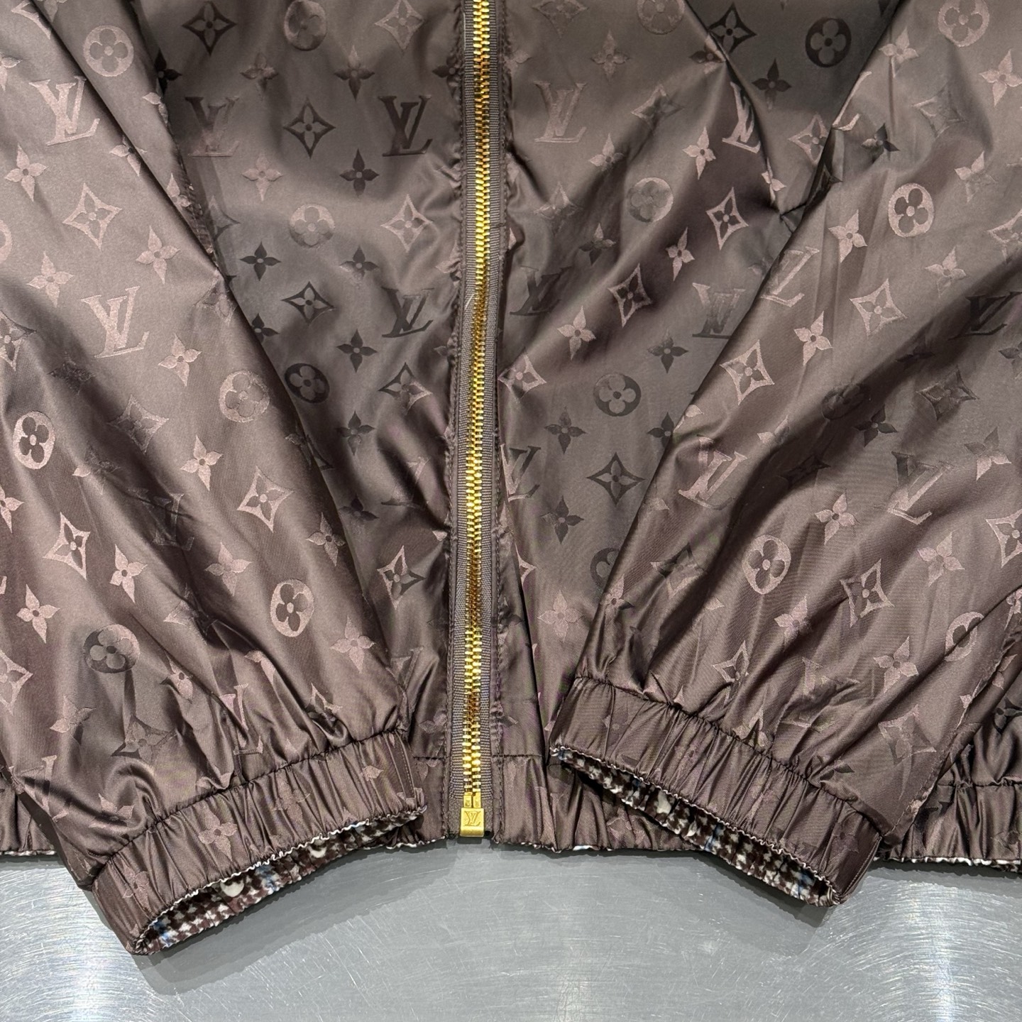 咖色：细节特写