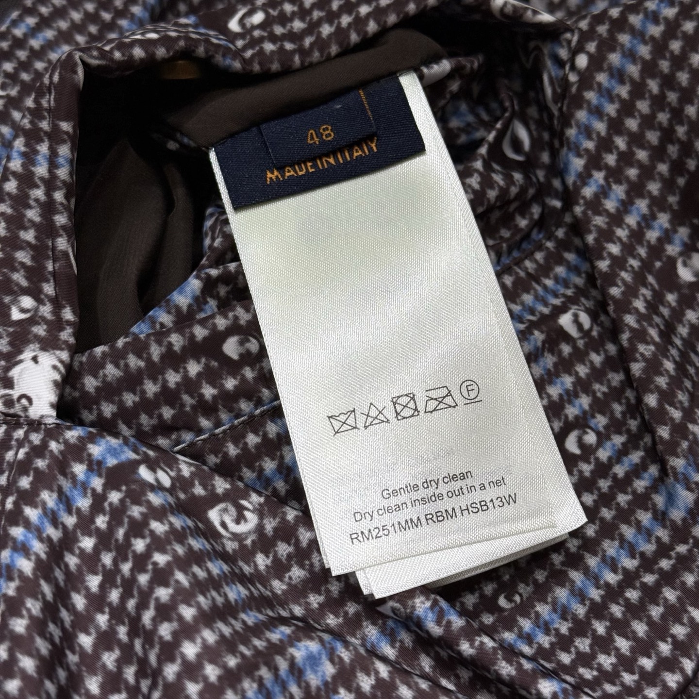 咖色：细节特写