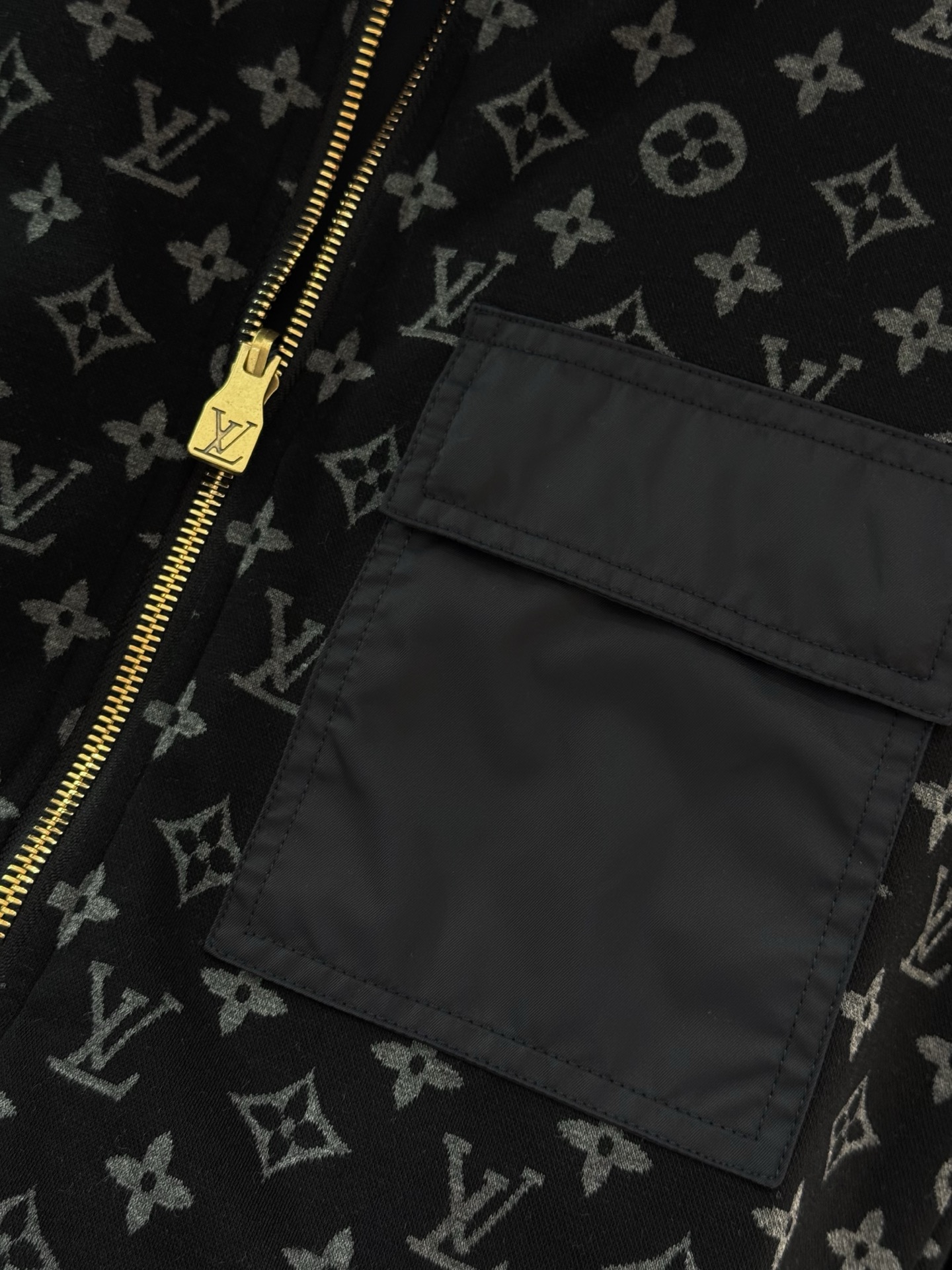 贸易公司订单‼️ 26SS早春新品 高端男士立领双面夹克外套 产量稀少珍贵.难度系数之高令人震撼!一眼便