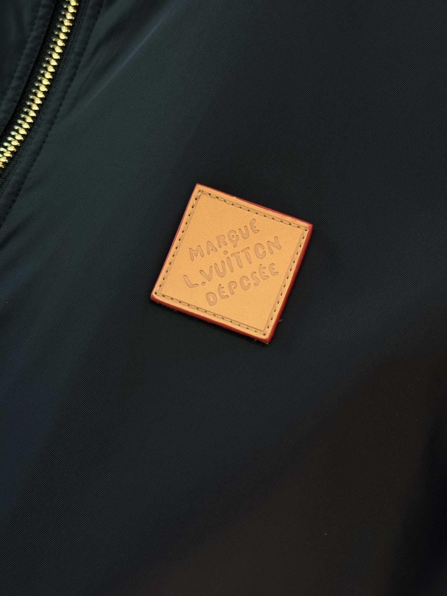 贸易公司订单‼️ 26SS早春新品 高端男士立领双面夹克外套 产量稀少珍贵.难度系数之高令人震撼!一眼便