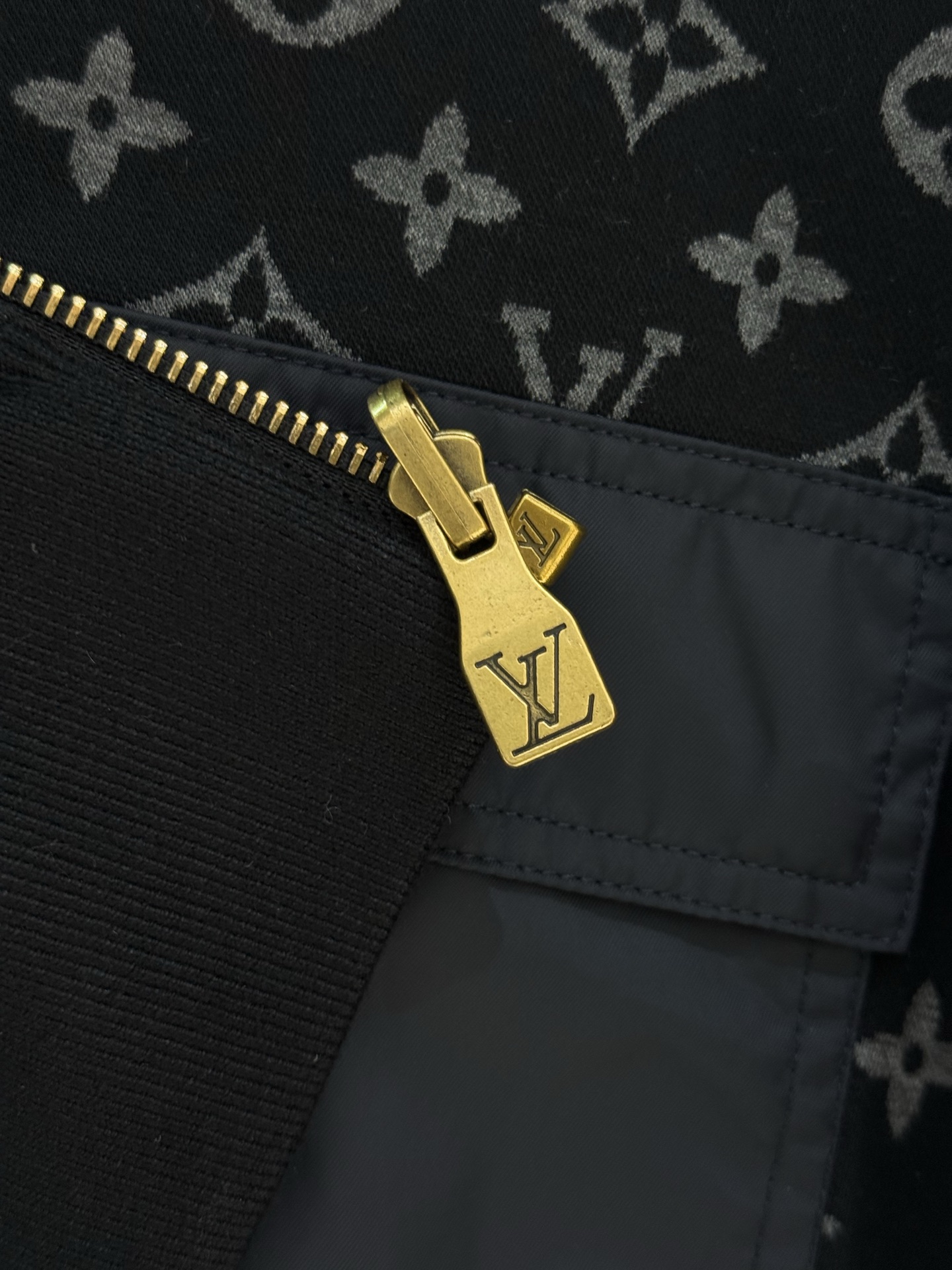 贸易公司订单‼️ 26SS早春新品 高端男士立领双面夹克外套 产量稀少珍贵.难度系数之高令人震撼!一眼便