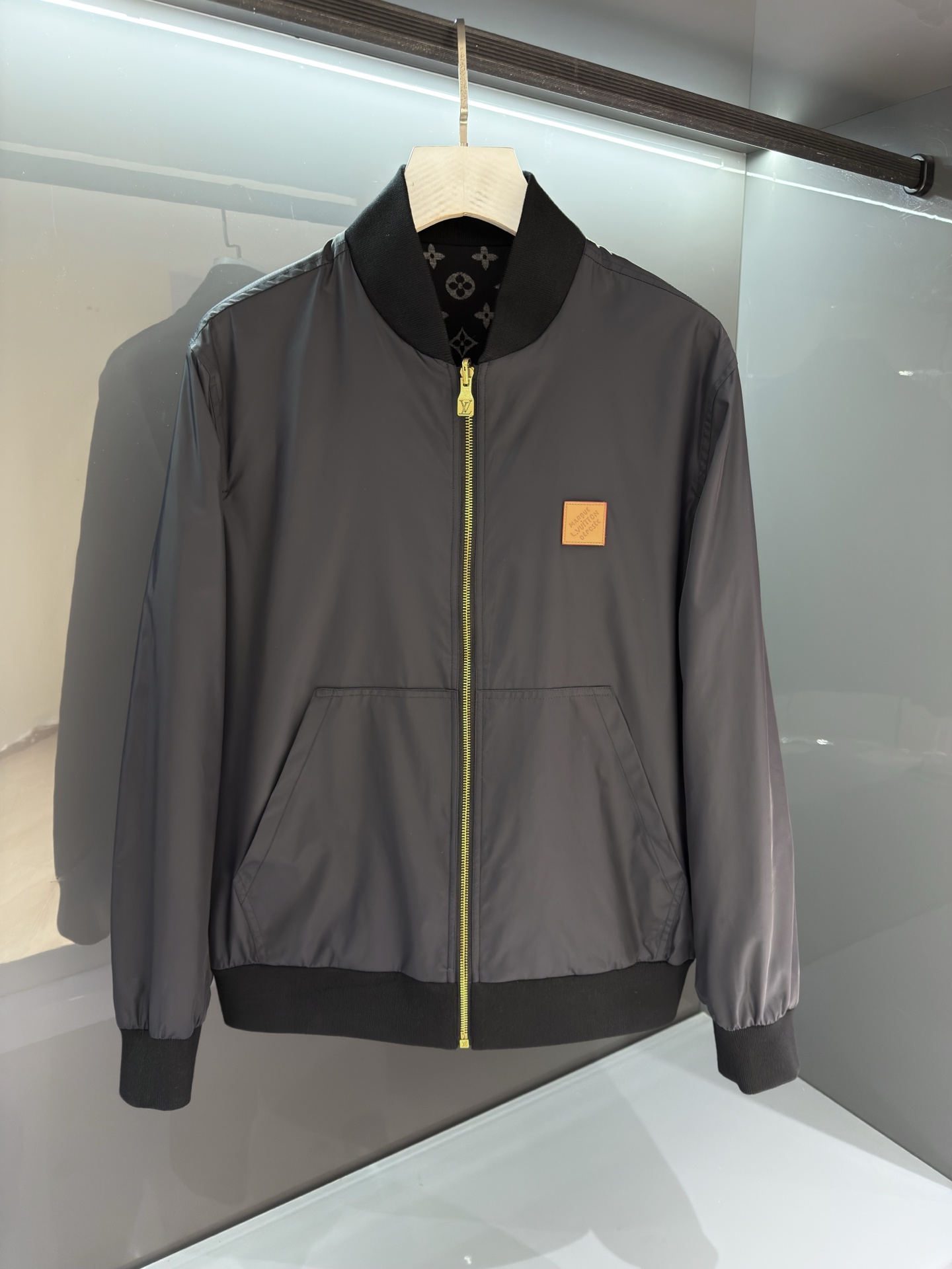 贸易公司订单‼️ 26SS早春新品 高端男士立领双面夹克外套 产量稀少珍贵.难度系数之高令人震撼!一眼便