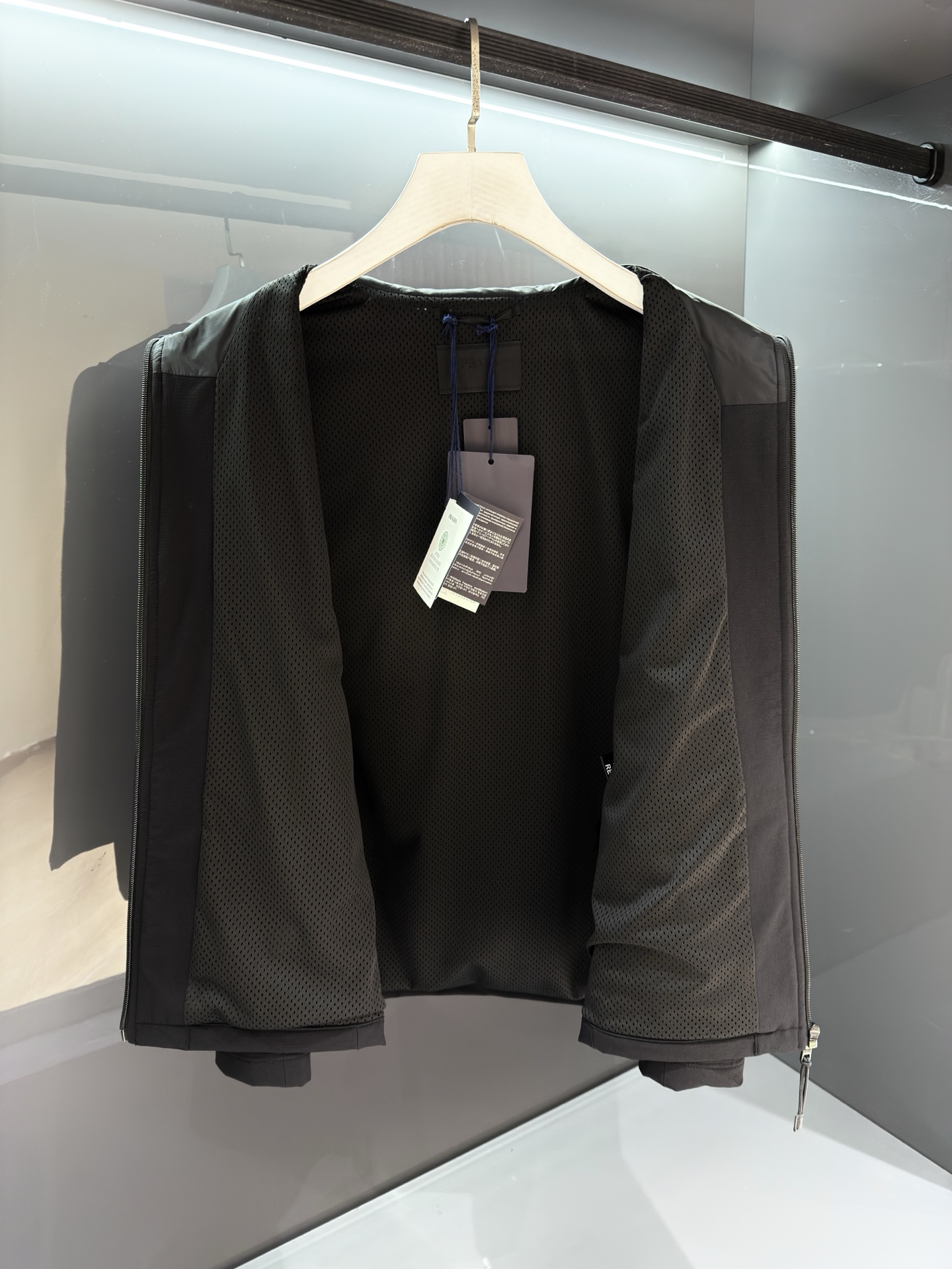 贸易公司订单‼️ PR*ad 26SS春季新品 男士立领夹克 时尚休闲外套 官网同步发售 P家始终以其独