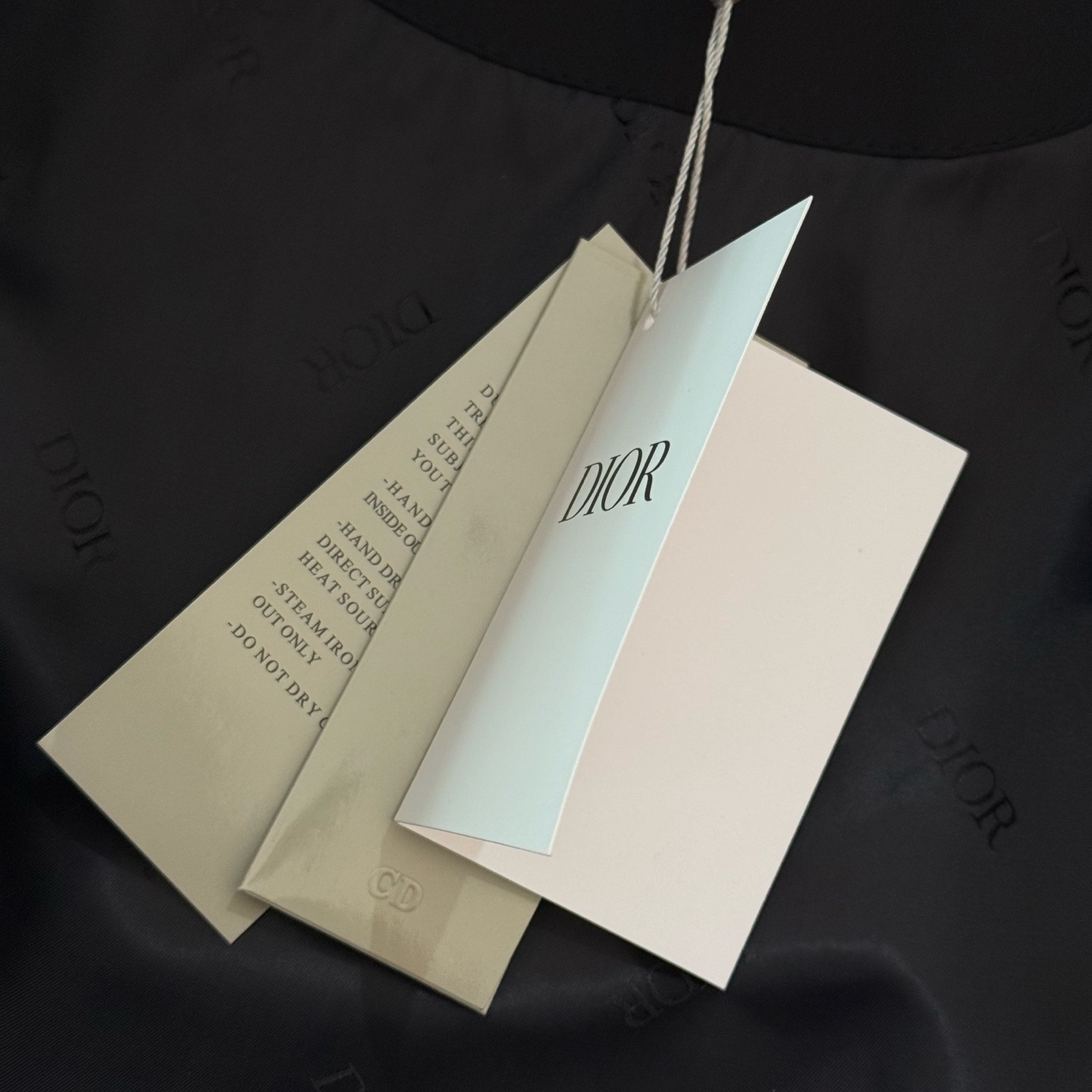 2026春夏Dior新款科技型Nylon男士背心马甲外套匠心打造别具魅力的前卫感裁剪设计,单穿外搭无压力