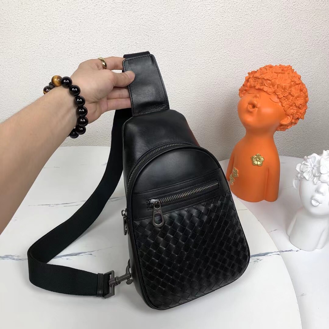 Bottega Veneta Leather Crossbody Bag - Italian Waxed Leather,18x28x5cm 2 i1734891129 293 0