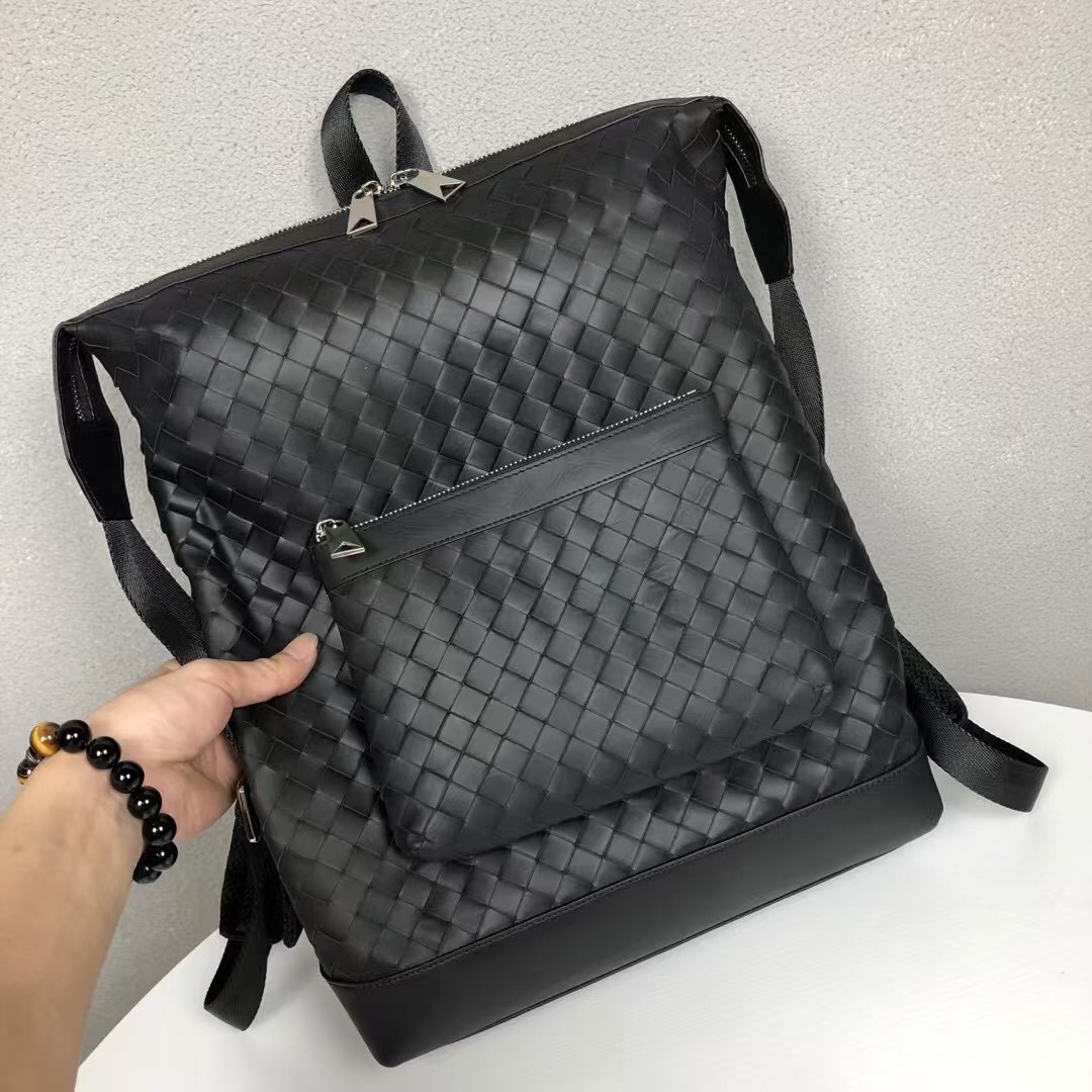 🅿️780 BV 海外原单品质  专柜同步BV官网最🆕新BOTTEGA  狠货来袭 顶级打蜡胎牛皮，专柜原单五金，独特的设计风格完美至极！让时尚变得无止境[强][强]那质感和[胜利]那手工无可挑剔 独一无二的它 大气中有内涵。所有材料都精挑细选用🙏用心储备。顶级手工.媲美专柜，识货首选✅尺寸：41/29/16cm
