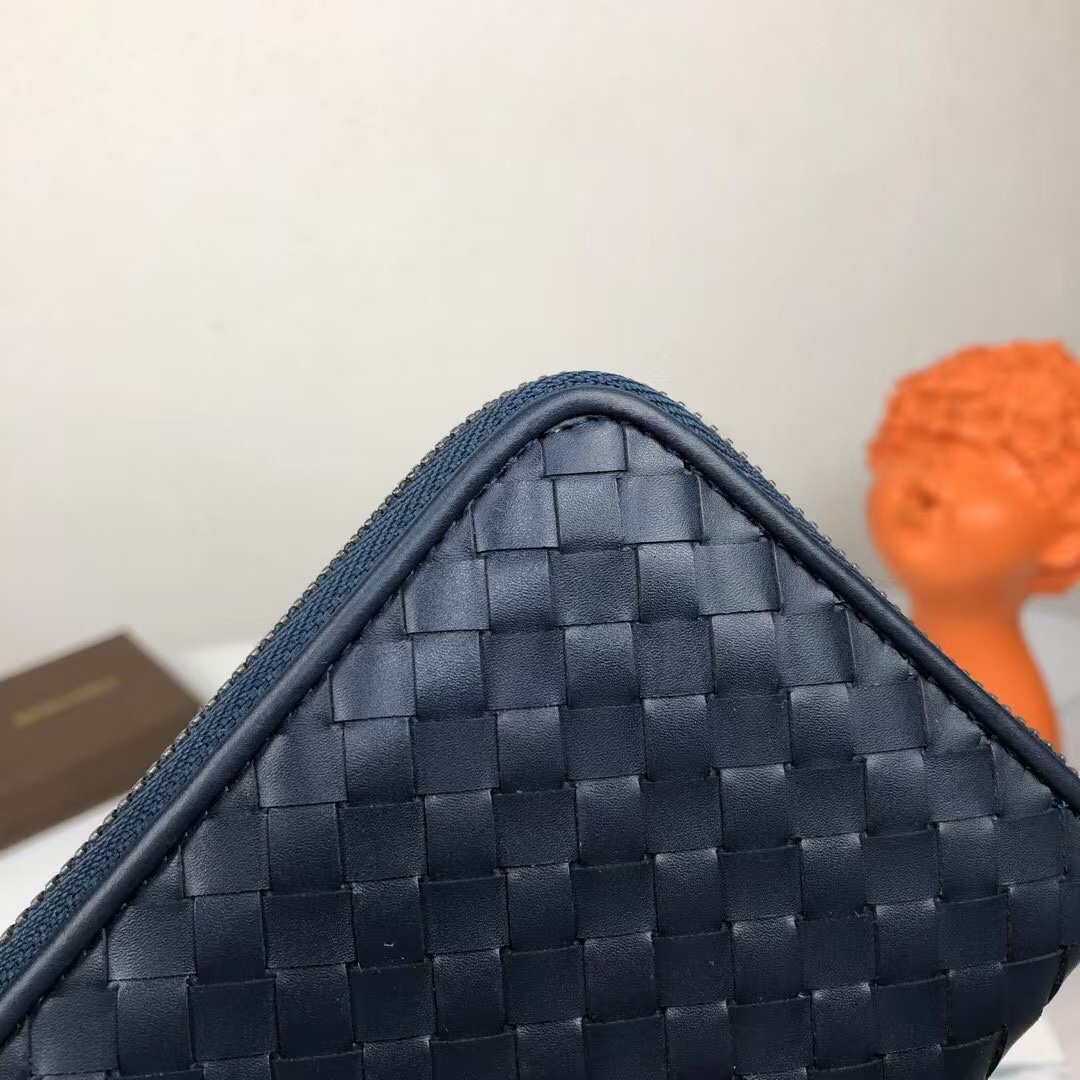 🅿️220 BV葆蝶家 采用进口打蜡牛皮🐂纯手工编织 皮质越用越柔软 光滑细腻 款号：1256#，颜色：蓝色，规格：19/10/2cm。