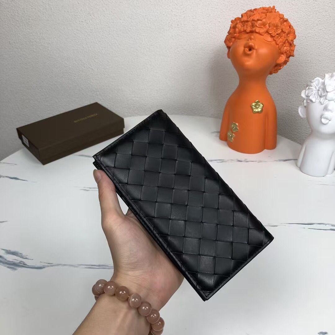 🅿️200 Bv🦋编织钱夹 长款 采用顶级进口打蜡牛皮🐂 纯手工编织 绵绵有序 时尚简约 卓越手工 内设🔟卡位✅型号：305#(中号编织)，颜色：黑色，尺寸：18.5*9.5*2cm