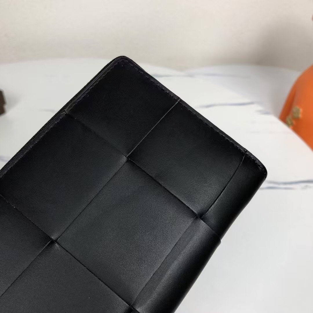 🅿️230 BV葆蝶家钱包采用进口打蜡牛皮🐂纯手工编织皮质越用越柔软光滑细腻✅款号：1620#，颜色：黑色，规格：19/10/2cm。