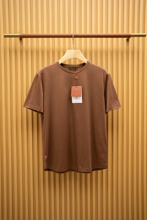T-shirt ZILLIMARK LP5063 en coton et soie, luxe discret, coupe arrondie 1 T-shirt ZILLIMARK LP5063 en coton et soie, luxe discret, coupe arrondie