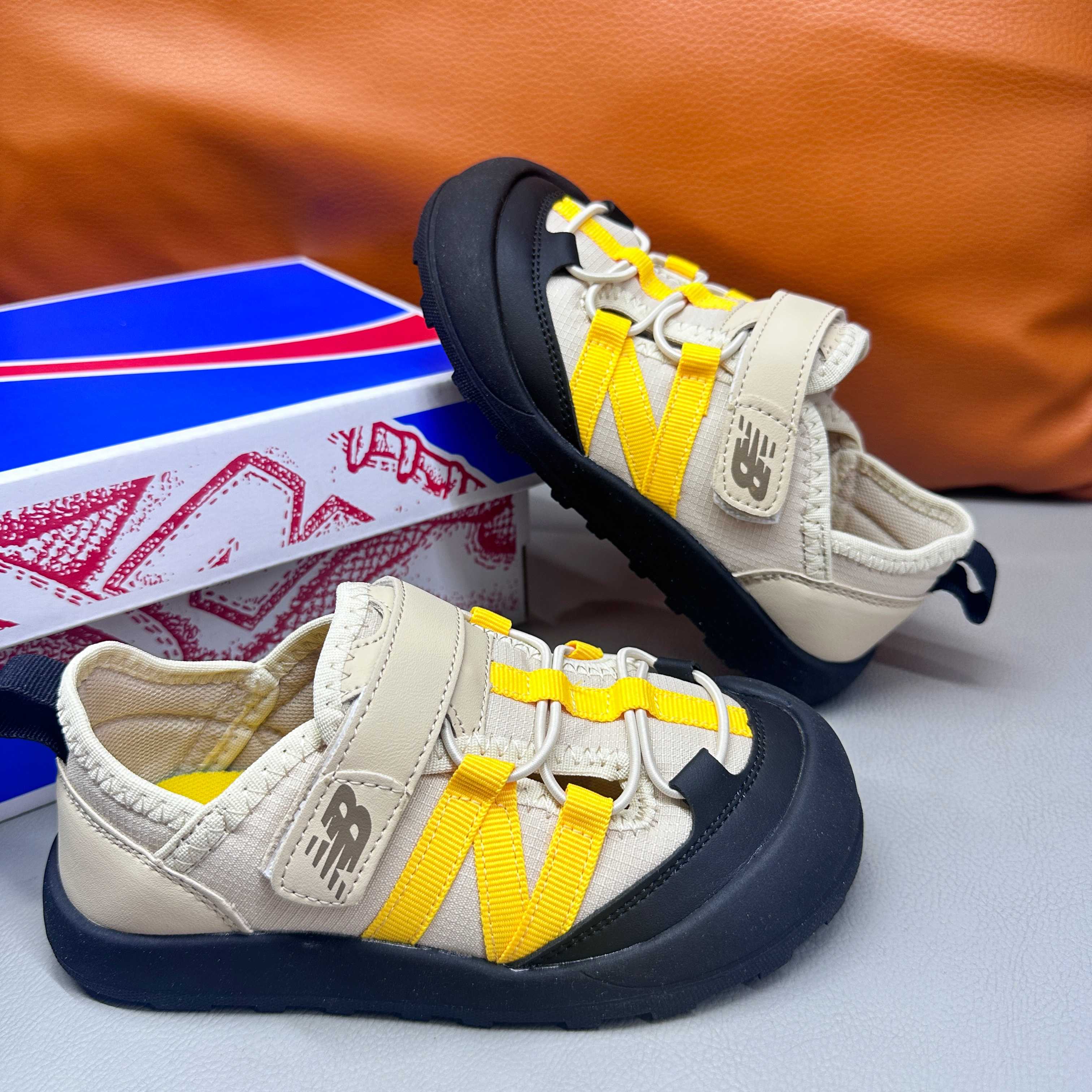 图片[7]-🔗 NB3205 魔术贴松紧带儿童溯溪软底儿童沙滩凉鞋透气网孔 🦶尺码：23-37码 🌟\”夏日必备！👶 NB3205 凉鞋的新魔法✨：踩沙不止乐趣，舒适度MAX !\”👣 🧦这双NB3205儿童凉鞋💖不仅设计时尚，还超级贴心哦！🌟它们采用了超方便的魔术贴设计，让小脚丫穿脱自如，就像变魔术一样快手快脚！快手快手✨ 🏖️想象一下，炎炎夏日，孩子们在金色沙滩上自由奔跑，每一步都留下快乐的脚印。👣这款凉鞋的露趾设计，让小脚丫随时感受海风的轻拂，清凉一夏，无拘无束！🌬️ 👣而且，它们的软底设计超级亲肤，走路如走在云端，无论是嬉戏玩耍还是海边漫步，都能给小脚丫最温柔的呵护。棉花糖般的舒适体验，你值得拥有！棉花糖棉花糖🍦-选品中心