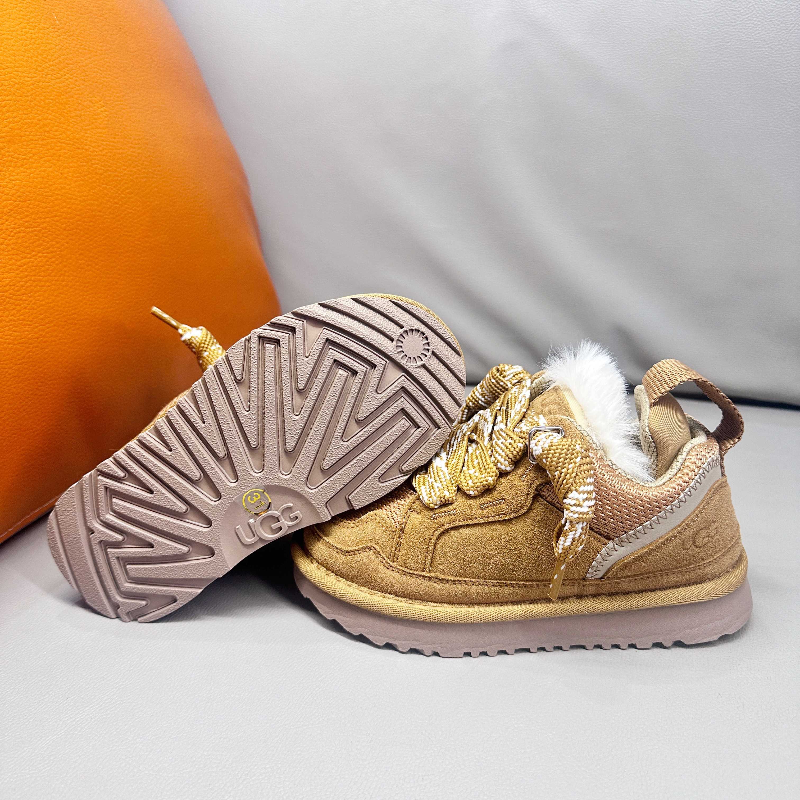 图片[8]-🚦UGG梅尔系列免系带加绒童鞋•尺码表🔻 28-37 38-39 量好脚长才是选码关键✔️ 🚨不同品牌，不同系列的鞋子，鞋码会存在差异，一定要量好宝宝脚长，脚长对照尺码表【参考适合脚长选码数 🚨孩子3个月脚长就会有变化，多花一分钟选码，节省换码一周的时间👊-选品中心