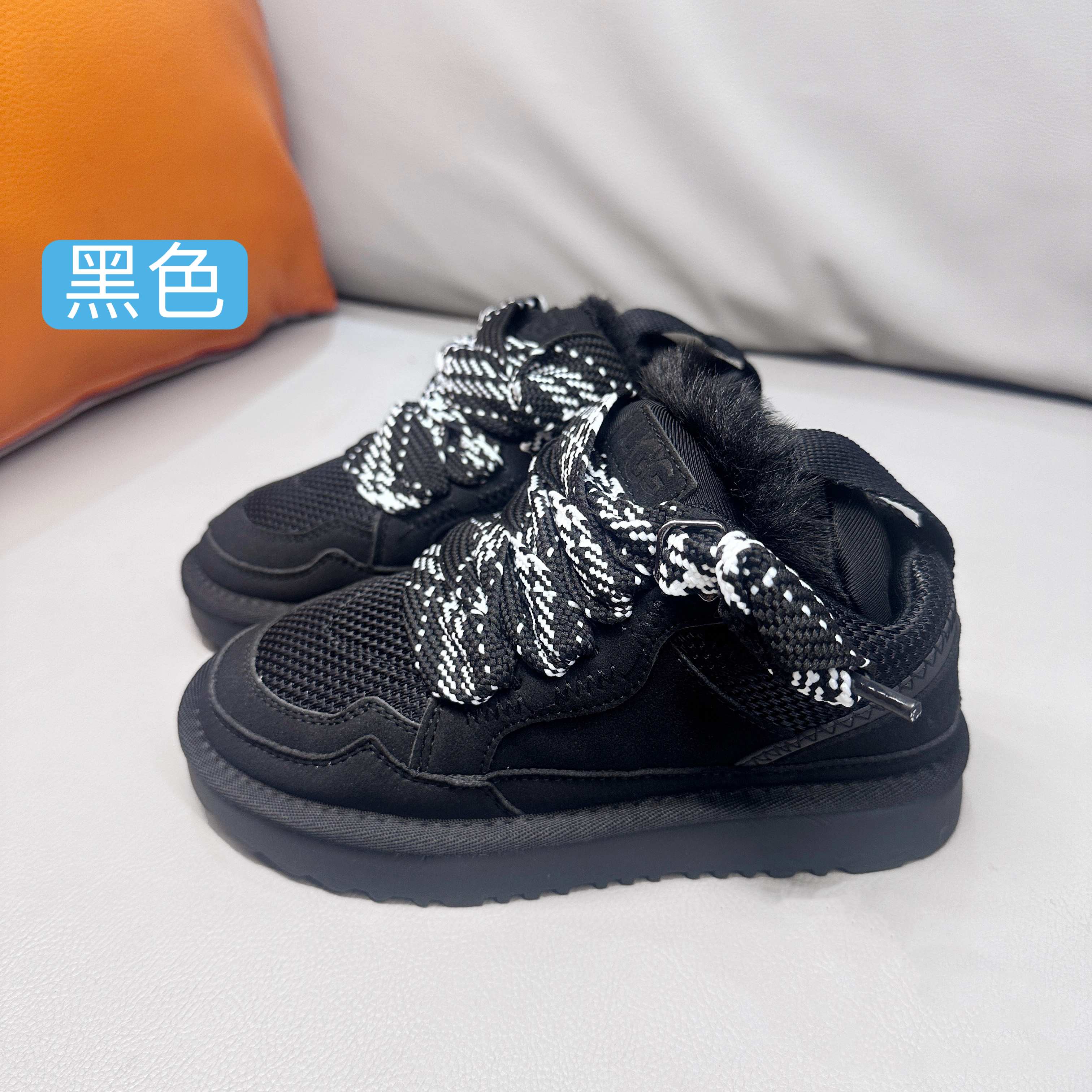 图片[3]-🚦UGG梅尔系列免系带加绒童鞋•尺码表🔻 28-37 38-39 量好脚长才是选码关键✔️ 🚨不同品牌，不同系列的鞋子，鞋码会存在差异，一定要量好宝宝脚长，脚长对照尺码表【参考适合脚长选码数 🚨孩子3个月脚长就会有变化，多花一分钟选码，节省换码一周的时间👊-选品中心