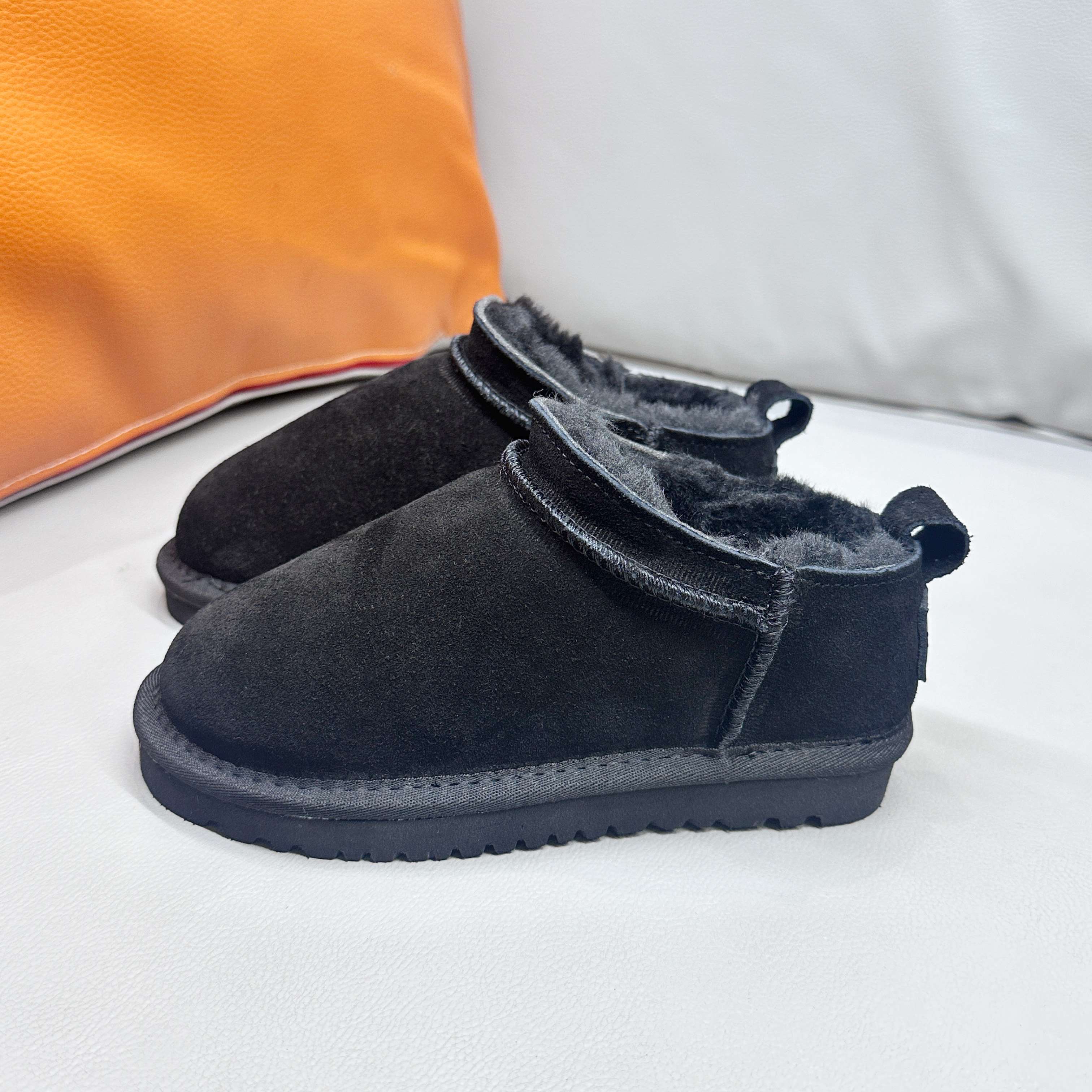 UGG田小娟同款超迷你亲子雪地靴26-40 冬季加绒一脚蹬懒人鞋，经典UGG明星款式❤️ 羊毛一體系列，質感滿滿💯EVA官網同款耐磨防滑大底，腳感超贊👍🏻-选品中心