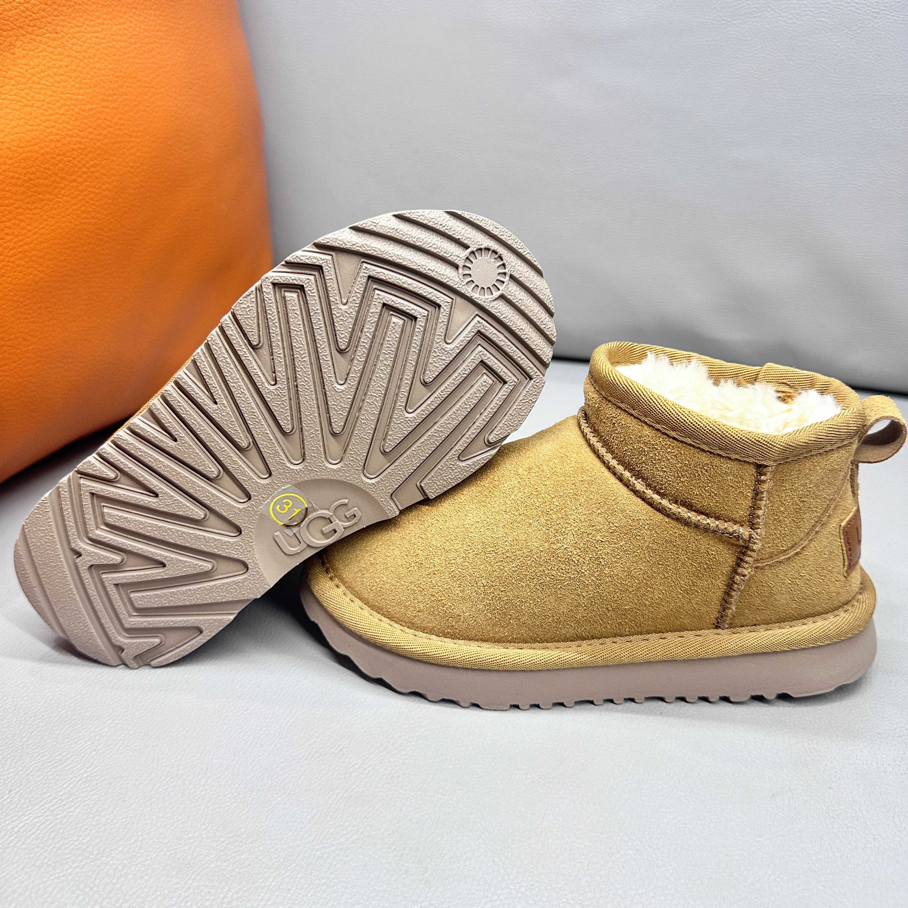 图片[9]-🚦正确版UGG周冬雨同款亲子雪地靴•尺码表🔻 尺码：26-39 量好脚长才是选码关键✔️ 🚨不同品牌，不同系列的鞋子，鞋码会存在差异，一定要量好宝宝脚长，脚长对照尺码表【参考适合脚长选码数 🚨孩子3个月脚长就会有变化，多花一分钟选码，节省换码一周的时间👊-选品中心