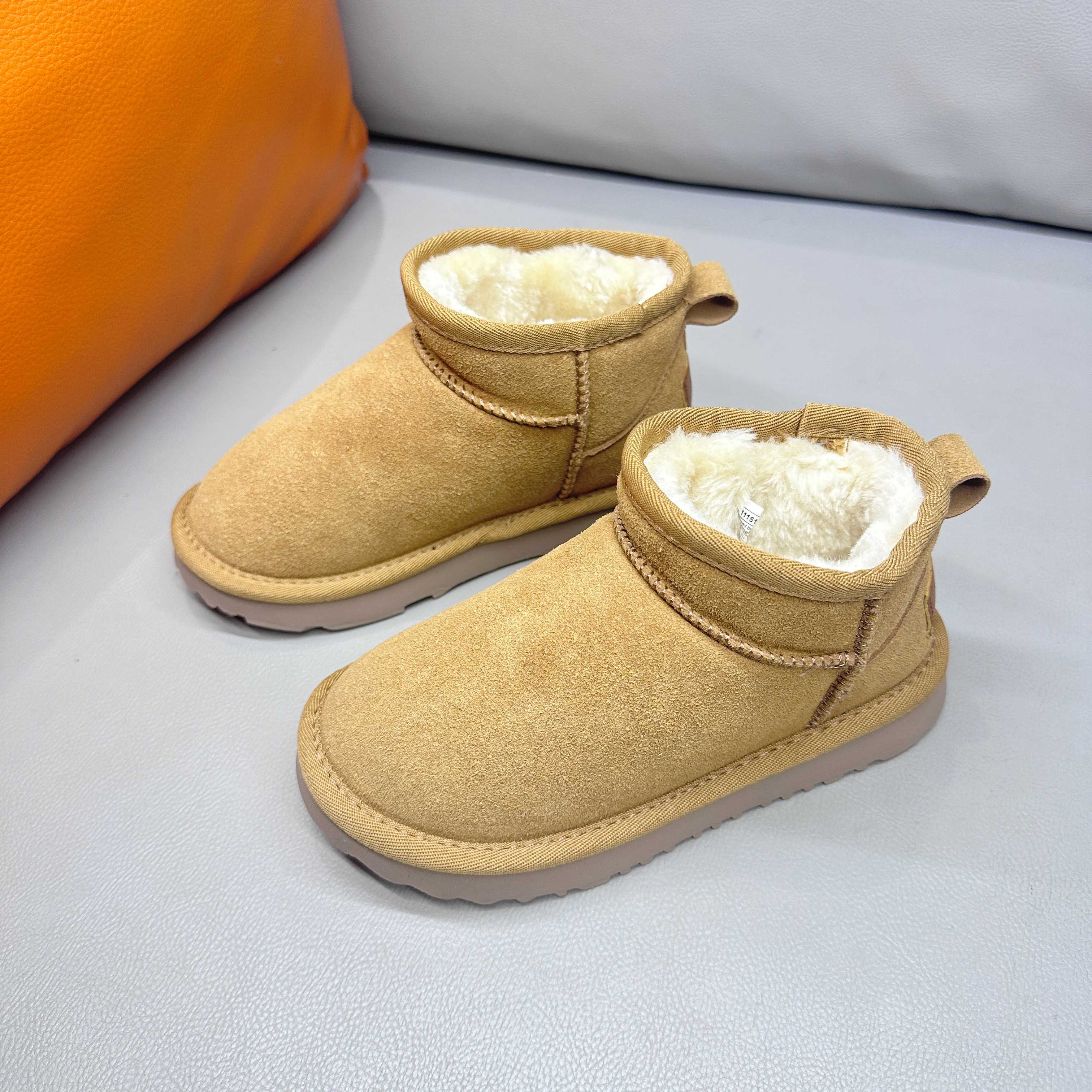 图片[5]-正确版UGG周冬雨同款亲子雪地靴 ❄️ 尺码：26-39码 内里防羊毛，保暖又环保♻️ 鞋面采用牛皮材质，保暖舒适❄️ 官网同步EVA大底，防滑耐磨✔️….. 货号：1016109-选品中心