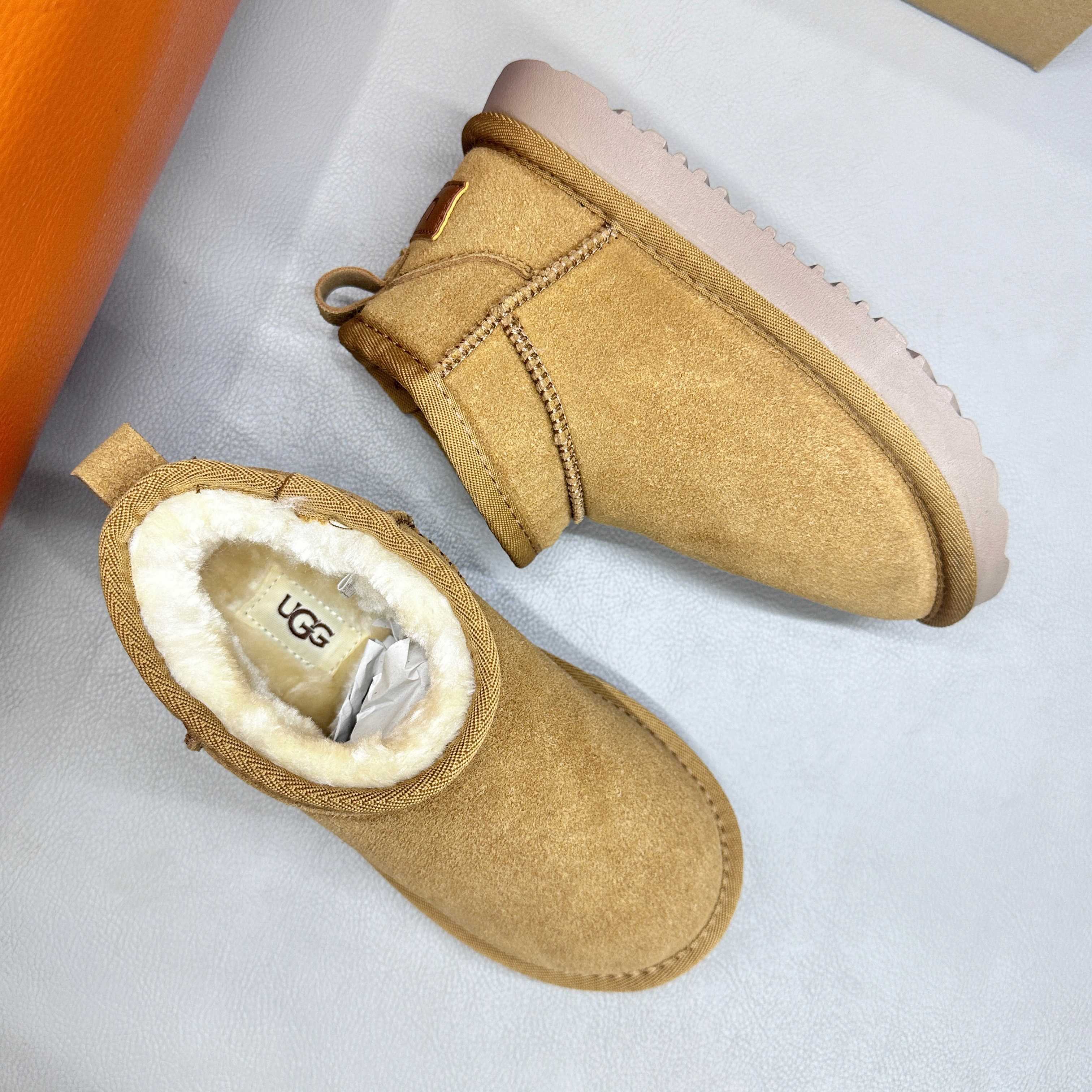 图片[9]-正确版UGG周冬雨同款亲子雪地靴 ❄️ 尺码：26-39码 内里防羊毛，保暖又环保♻️ 鞋面采用牛皮材质，保暖舒适❄️ 官网同步EVA大底，防滑耐磨✔️….. 货号：1016109-选品中心