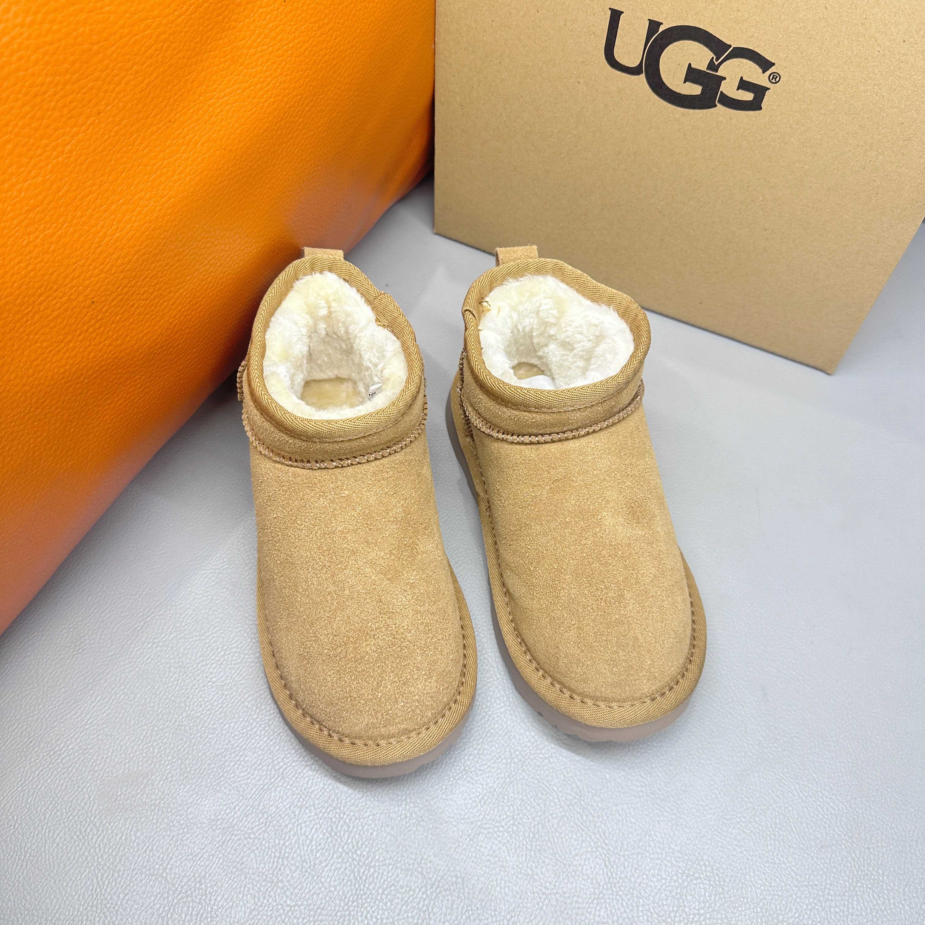 图片[6]-正确版UGG周冬雨同款亲子雪地靴 ❄️ 尺码：26-39码 内里防羊毛，保暖又环保♻️ 鞋面采用牛皮材质，保暖舒适❄️ 官网同步EVA大底，防滑耐磨✔️….. 货号：1016109-选品中心