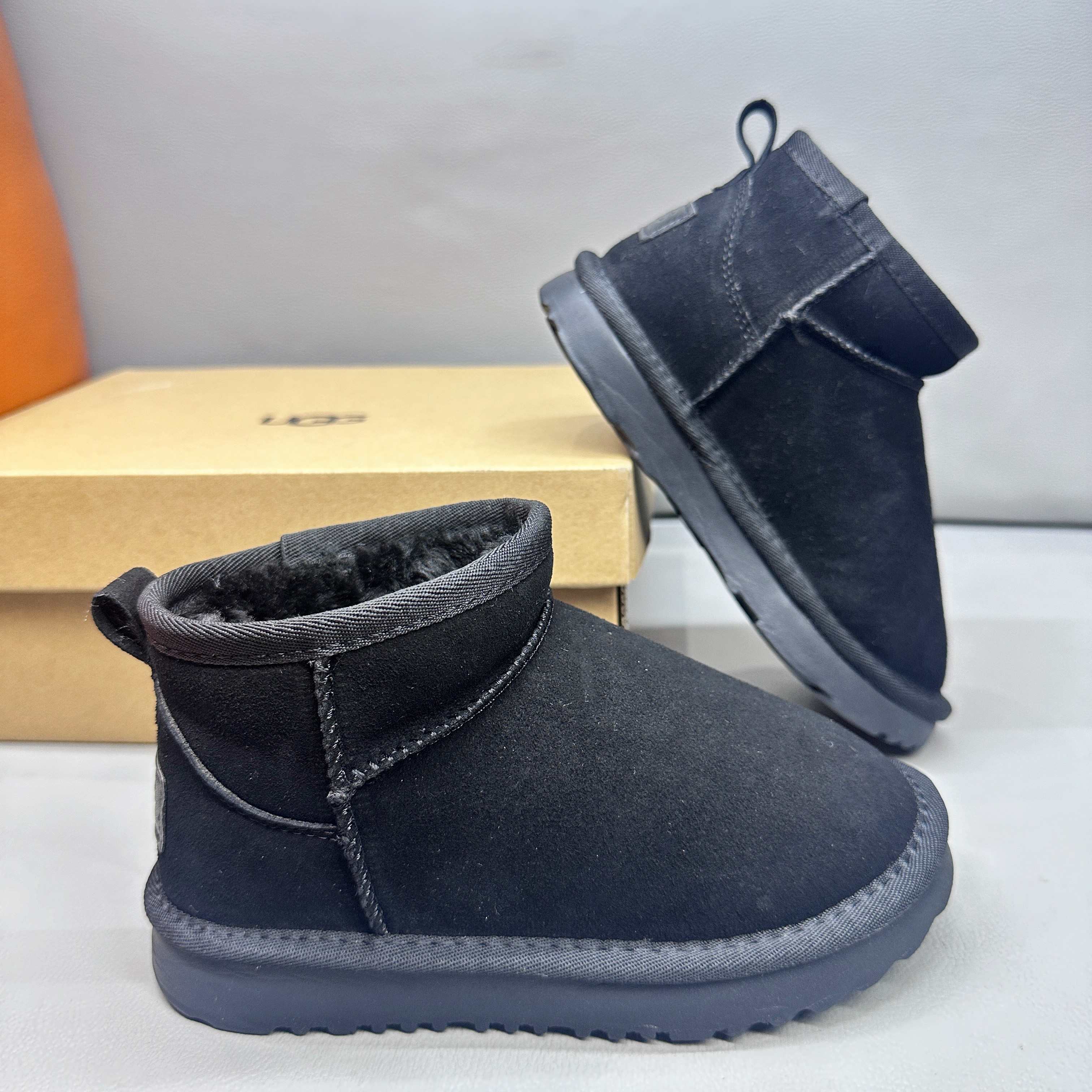 图片[7]-正确版UGG周冬雨同款亲子雪地靴 ❄️ 尺码：26-39码 内里防羊毛，保暖又环保♻️ 鞋面采用牛皮材质，保暖舒适❄️ 官网同步EVA大底，防滑耐磨✔️….. 货号：1016109-选品中心