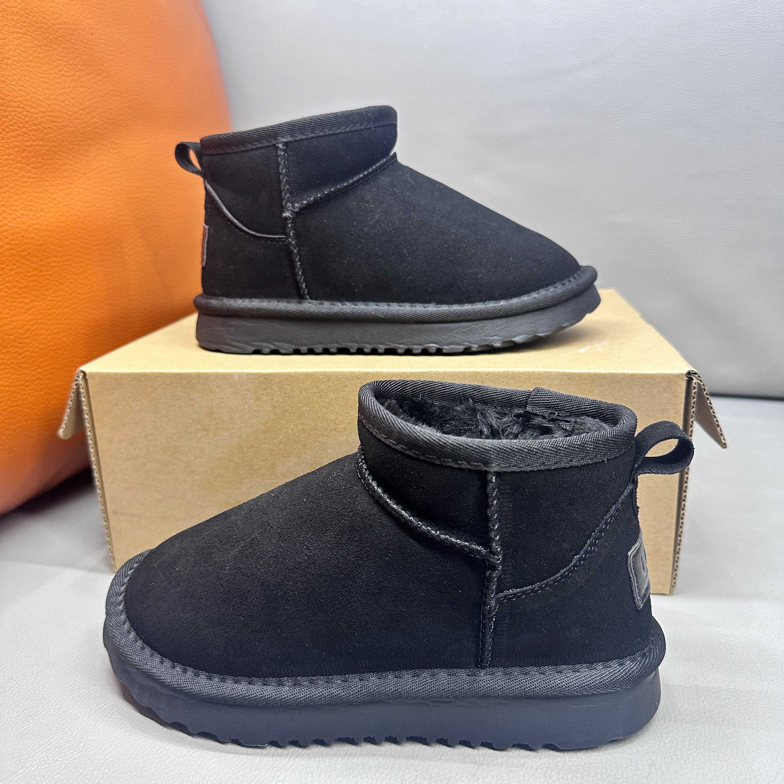 图片[4]-正确版UGG周冬雨同款亲子雪地靴 ❄️ 尺码：26-39码 内里防羊毛，保暖又环保♻️ 鞋面采用牛皮材质，保暖舒适❄️ 官网同步EVA大底，防滑耐磨✔️….. 货号：1016109-选品中心