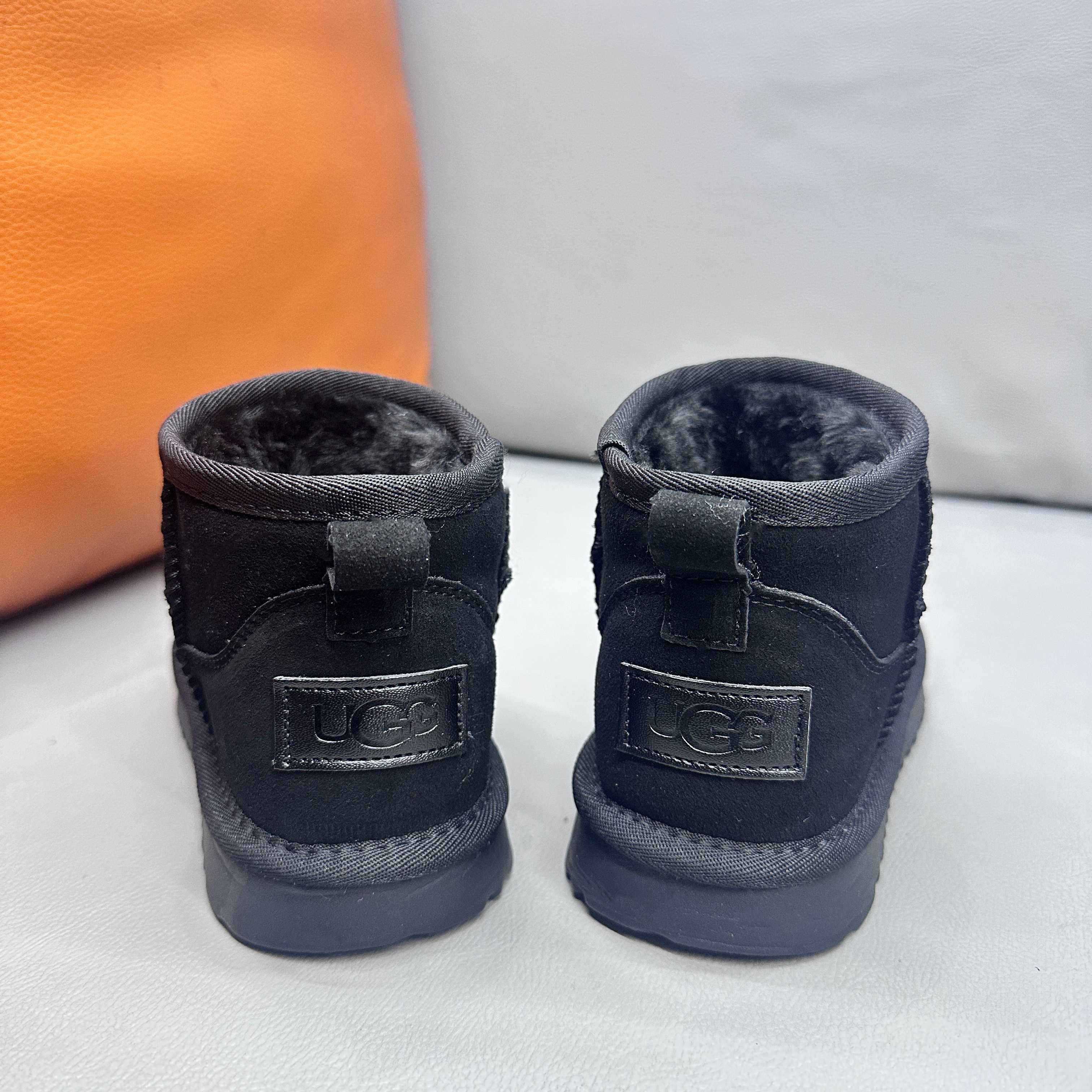 图片[3]-正确版UGG周冬雨同款亲子雪地靴 ❄️ 尺码：26-39码 内里防羊毛，保暖又环保♻️ 鞋面采用牛皮材质，保暖舒适❄️ 官网同步EVA大底，防滑耐磨✔️….. 货号：1016109-选品中心