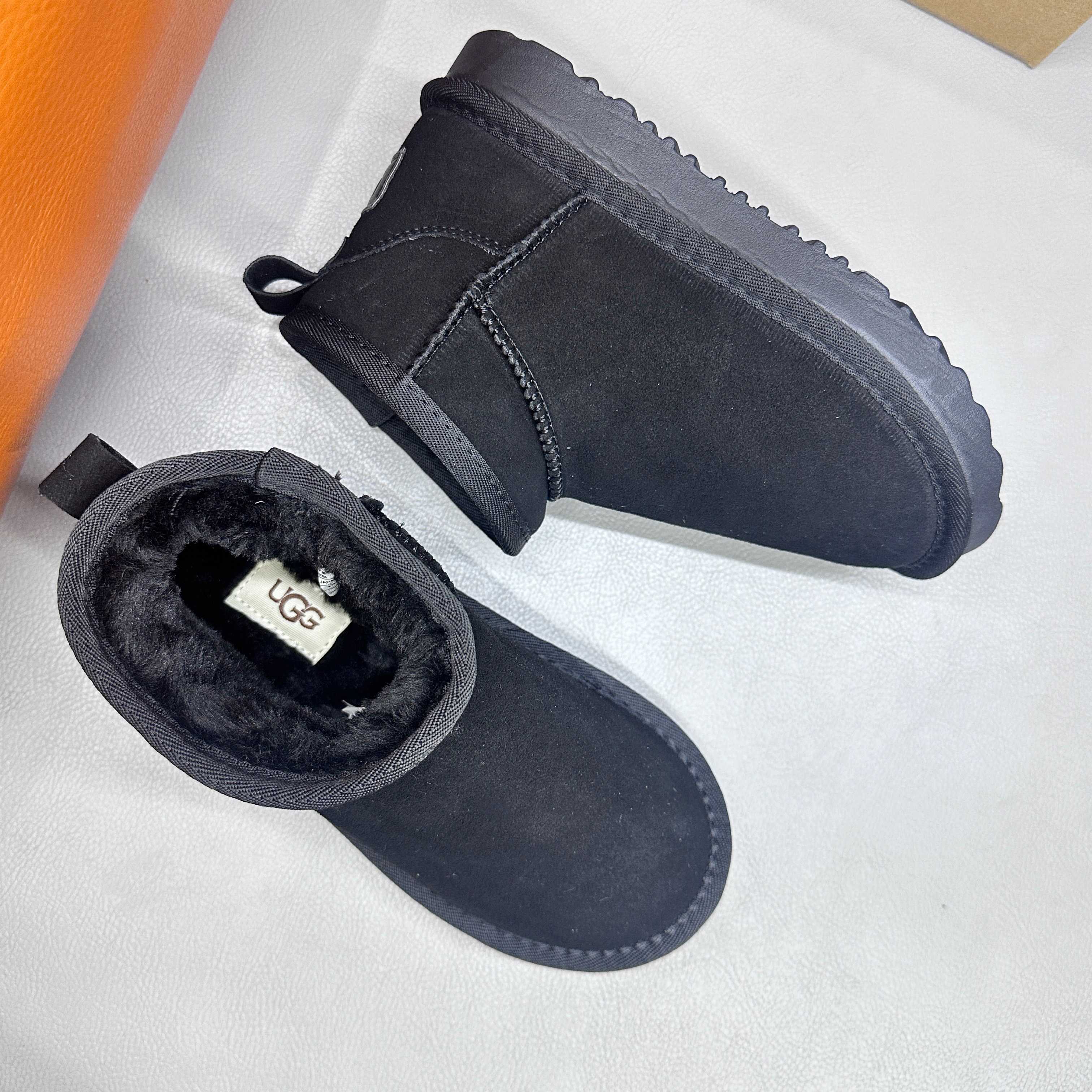 图片[9]-正确版UGG周冬雨同款亲子雪地靴 ❄️ 尺码：26-39码 内里防羊毛，保暖又环保♻️ 鞋面采用牛皮材质，保暖舒适❄️ 官网同步EVA大底，防滑耐磨✔️….. 货号：1016109-选品中心