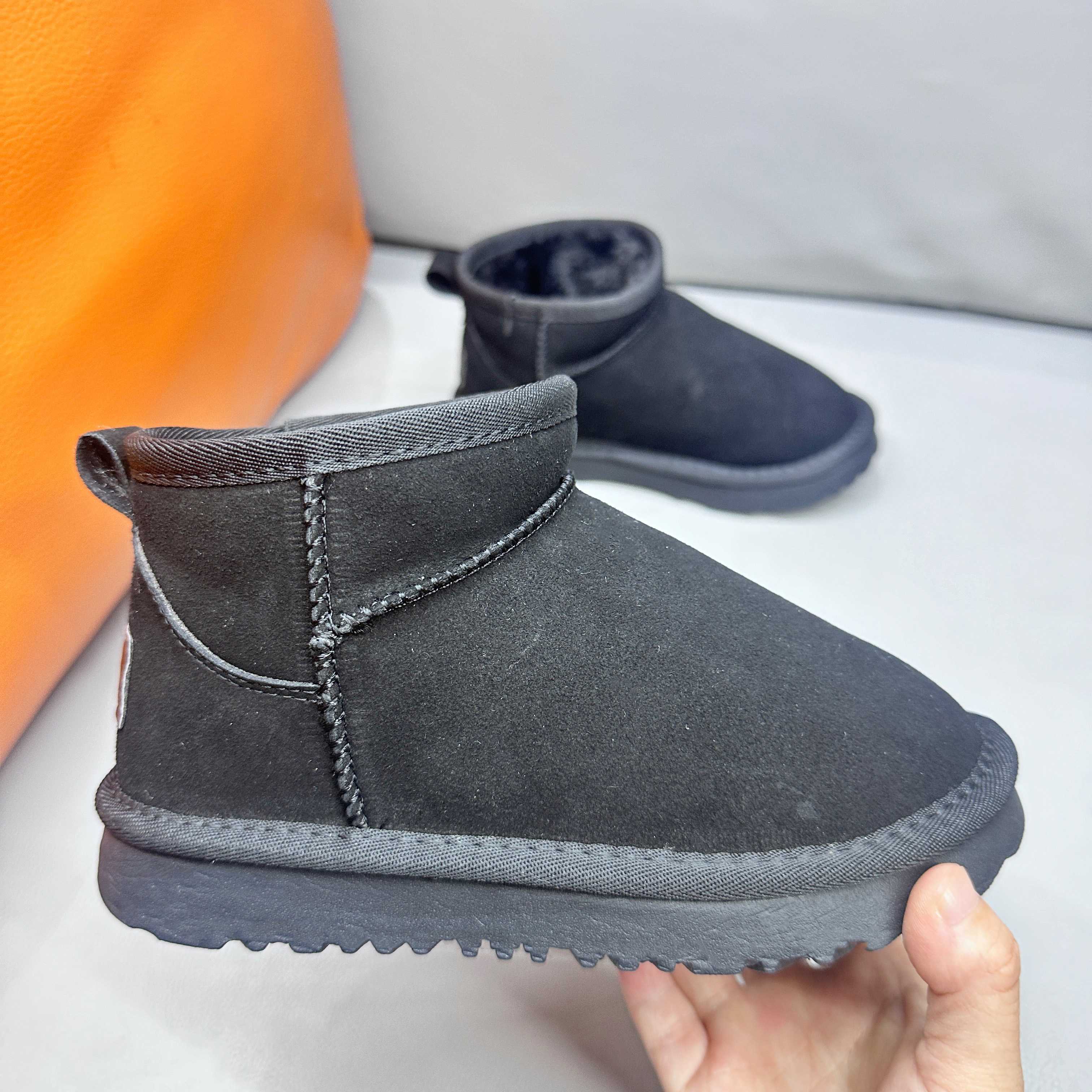 图片[8]-正确版UGG周冬雨同款亲子雪地靴 ❄️ 尺码：26-39码 内里防羊毛，保暖又环保♻️ 鞋面采用牛皮材质，保暖舒适❄️ 官网同步EVA大底，防滑耐磨✔️….. 货号：1016109-选品中心