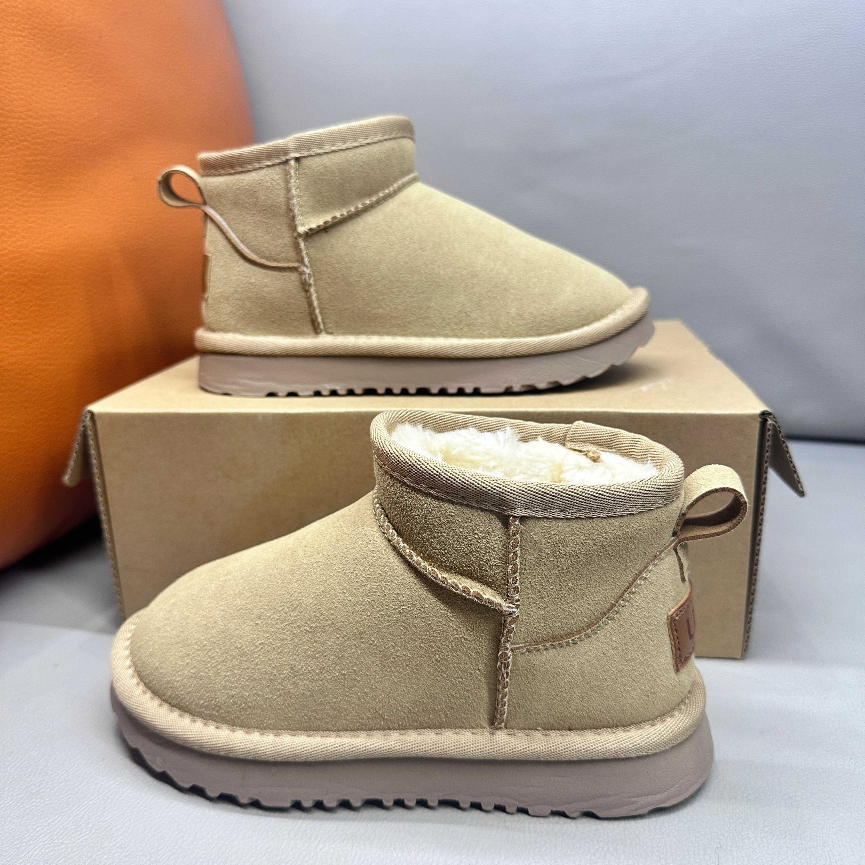 图片[4]-正确版UGG周冬雨同款亲子雪地靴 ❄️ 尺码：26-39码 内里防羊毛，保暖又环保♻️ 鞋面采用牛皮材质，保暖舒适❄️ 官网同步EVA大底，防滑耐磨✔️….. 货号：1016109-选品中心