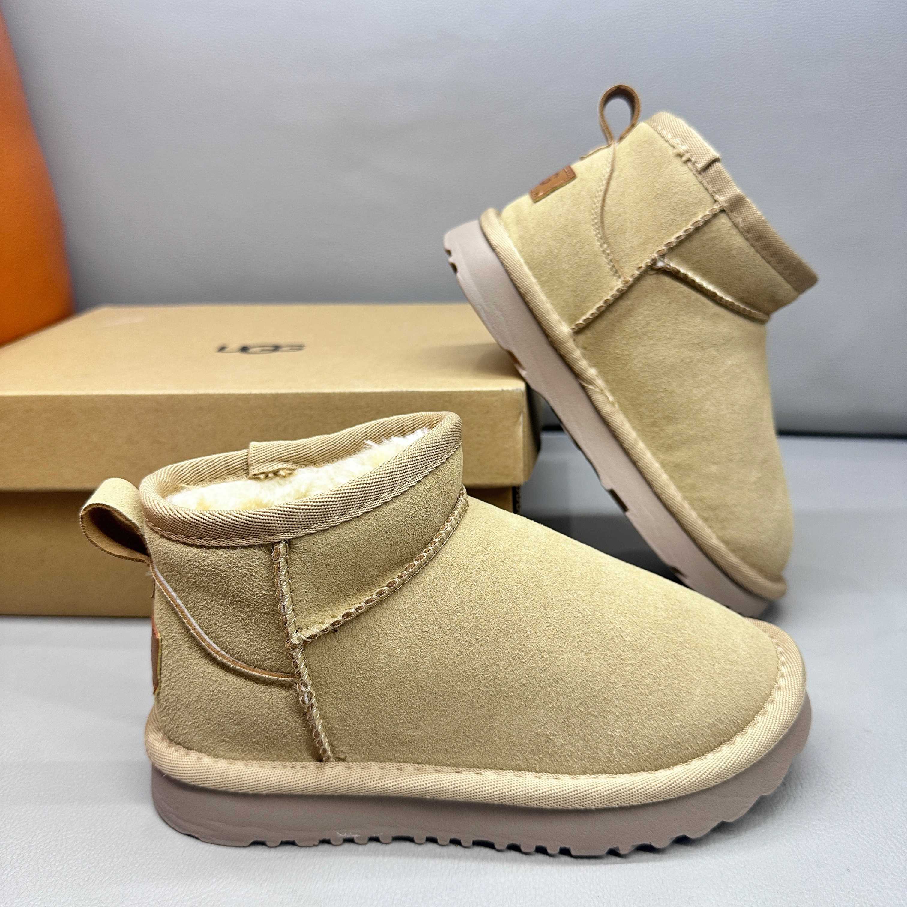 图片[7]-正确版UGG周冬雨同款亲子雪地靴 ❄️ 尺码：26-39码 内里防羊毛，保暖又环保♻️ 鞋面采用牛皮材质，保暖舒适❄️ 官网同步EVA大底，防滑耐磨✔️….. 货号：1016109-选品中心