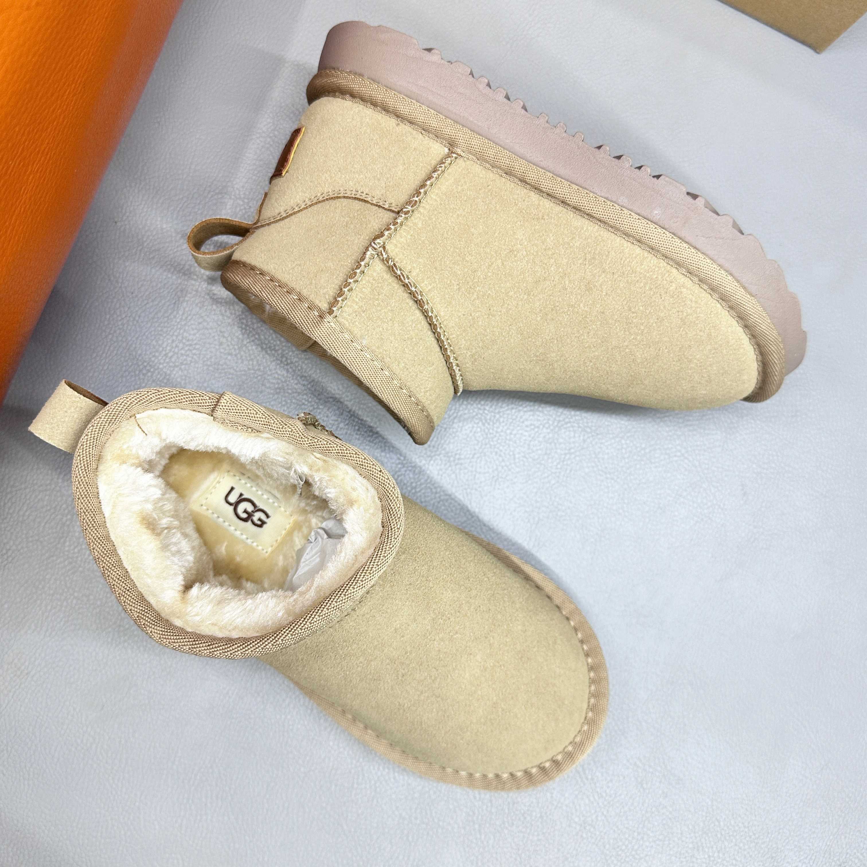 图片[9]-正确版UGG周冬雨同款亲子雪地靴 ❄️ 尺码：26-39码 内里防羊毛，保暖又环保♻️ 鞋面采用牛皮材质，保暖舒适❄️ 官网同步EVA大底，防滑耐磨✔️….. 货号：1016109-选品中心