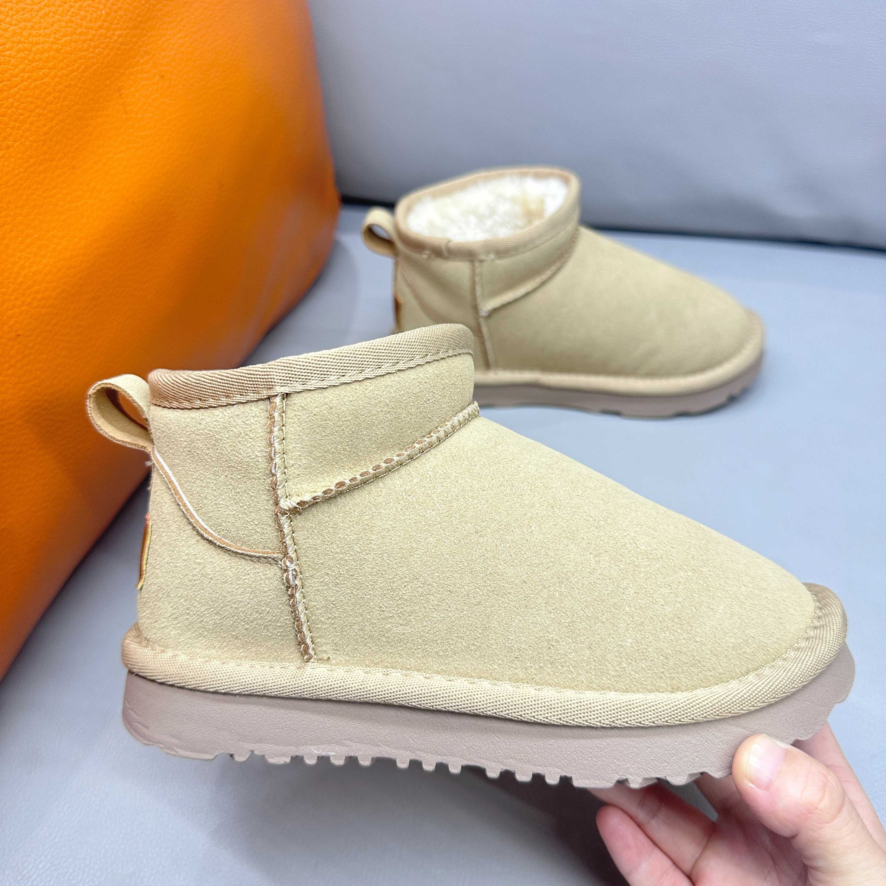 图片[8]-正确版UGG周冬雨同款亲子雪地靴 ❄️ 尺码：26-39码 内里防羊毛，保暖又环保♻️ 鞋面采用牛皮材质，保暖舒适❄️ 官网同步EVA大底，防滑耐磨✔️….. 货号：1016109-选品中心