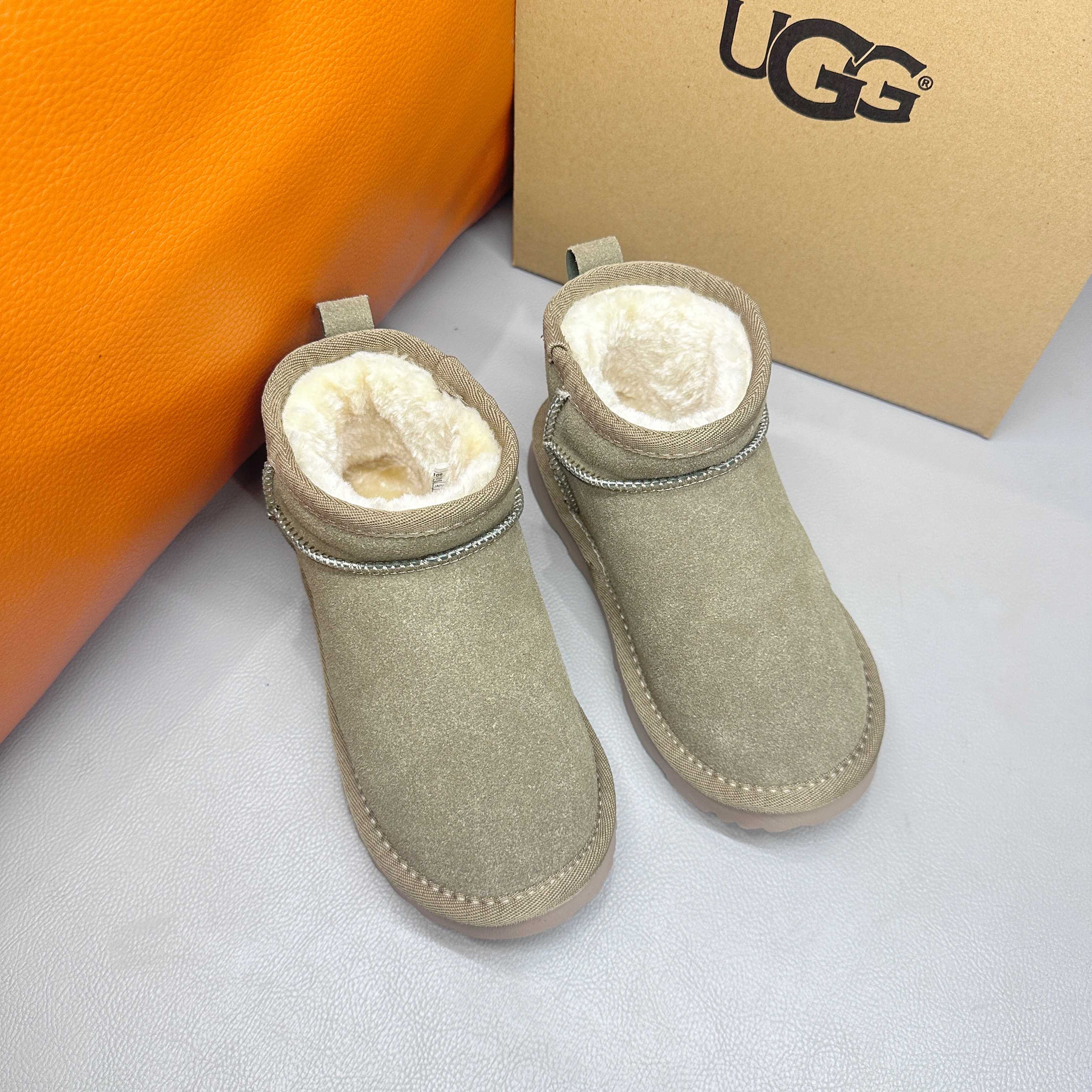 图片[6]-正确版UGG周冬雨同款亲子雪地靴 ❄️ 尺码：26-39码 内里防羊毛，保暖又环保♻️ 鞋面采用牛皮材质，保暖舒适❄️ 官网同步EVA大底，防滑耐磨✔️….. 货号：1016109-选品中心