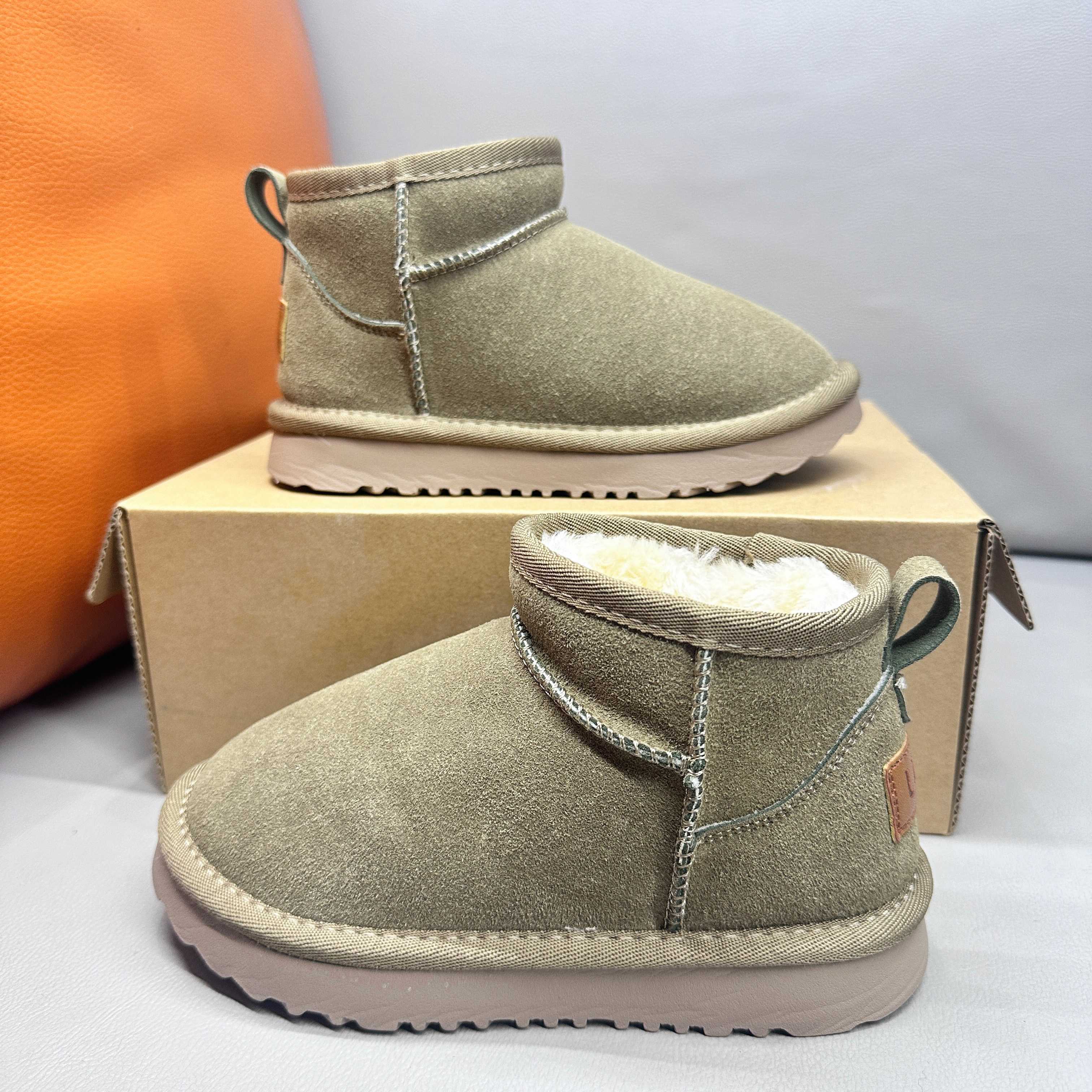 图片[4]-正确版UGG周冬雨同款亲子雪地靴 ❄️ 尺码：26-39码 内里防羊毛，保暖又环保♻️ 鞋面采用牛皮材质，保暖舒适❄️ 官网同步EVA大底，防滑耐磨✔️….. 货号：1016109-选品中心