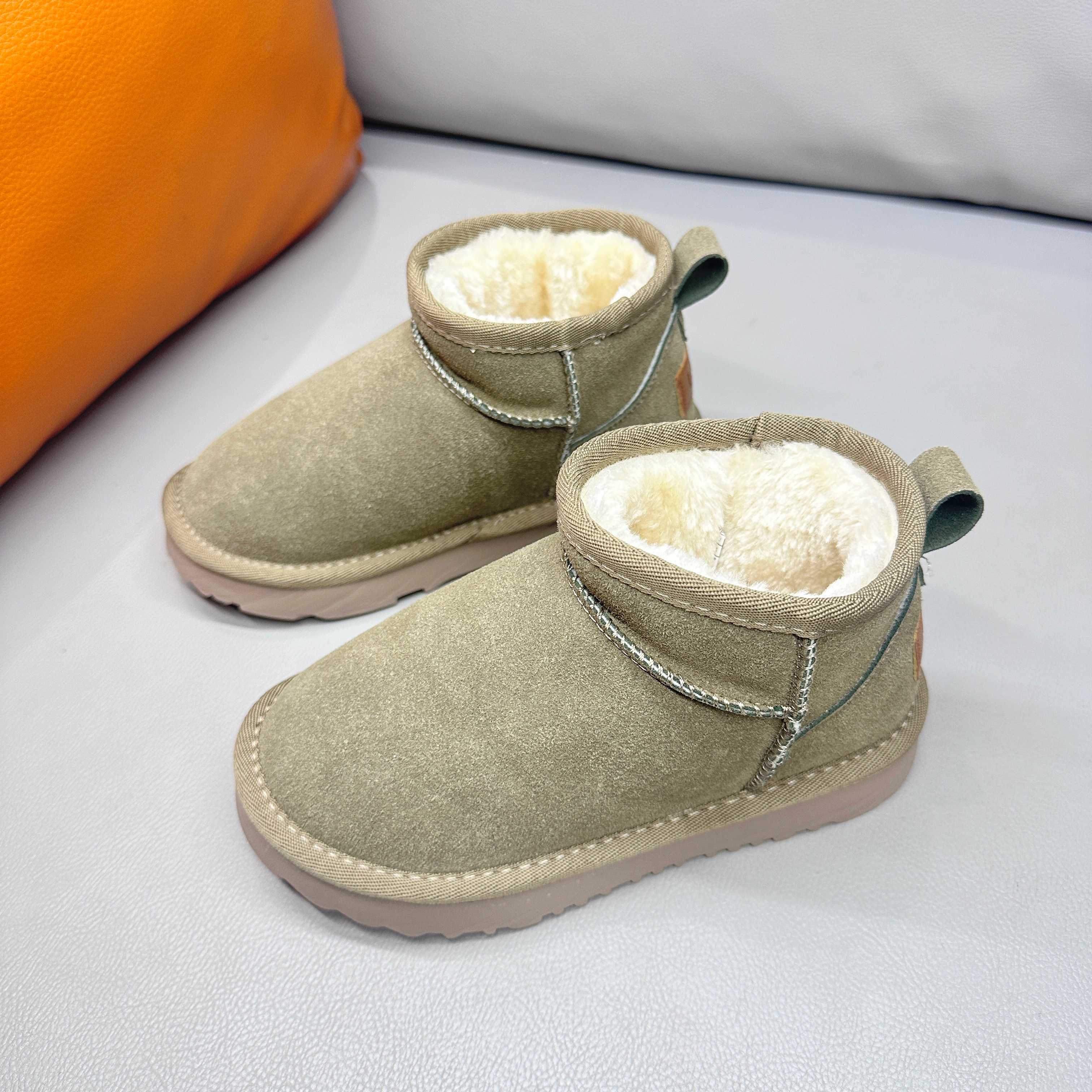 图片[5]-正确版UGG周冬雨同款亲子雪地靴 ❄️ 尺码：26-39码 内里防羊毛，保暖又环保♻️ 鞋面采用牛皮材质，保暖舒适❄️ 官网同步EVA大底，防滑耐磨✔️….. 货号：1016109-选品中心