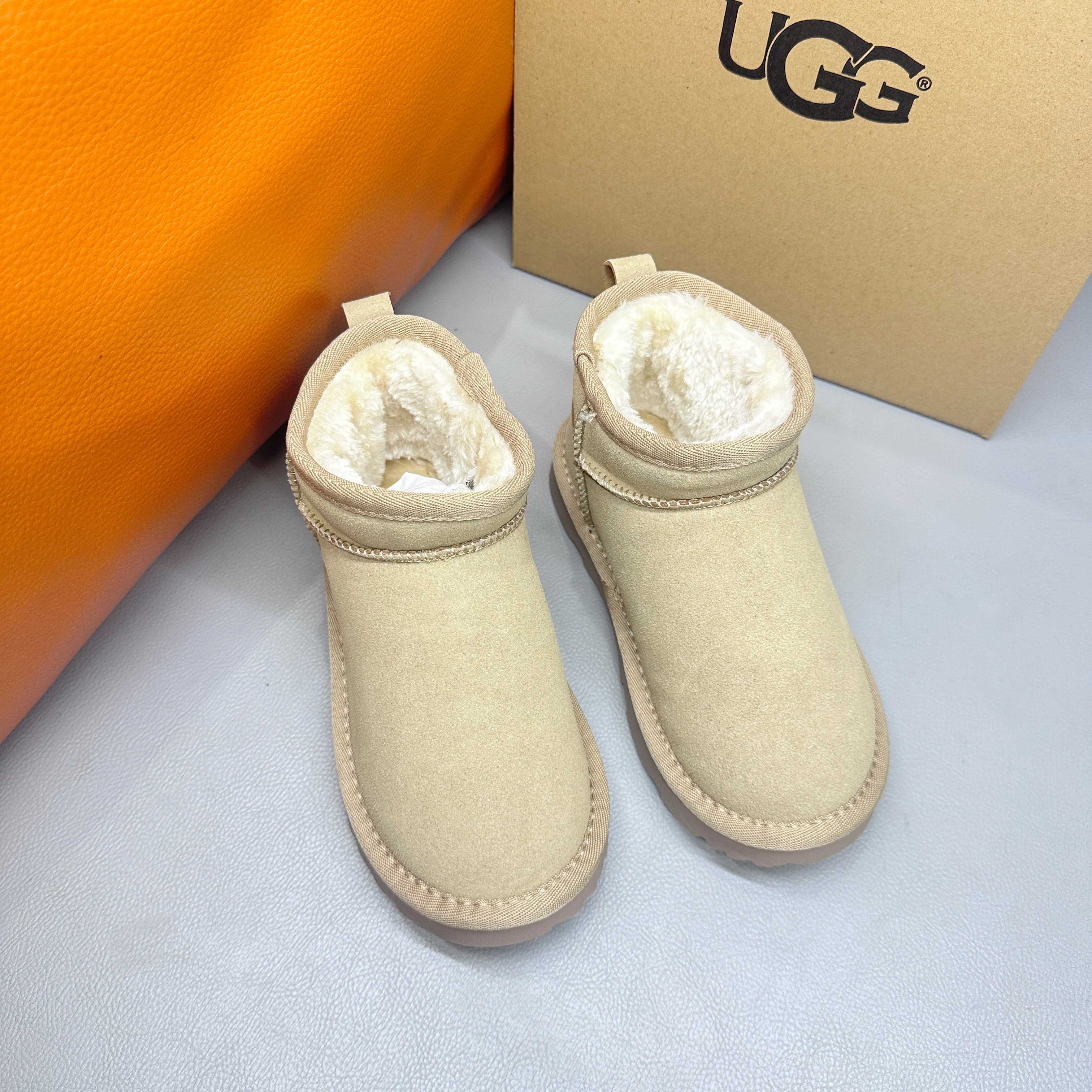 图片[6]-正确版UGG周冬雨同款亲子雪地靴 ❄️ 尺码：26-39码 内里防羊毛，保暖又环保♻️ 鞋面采用牛皮材质，保暖舒适❄️ 官网同步EVA大底，防滑耐磨✔️….. 货号：1016109-选品中心