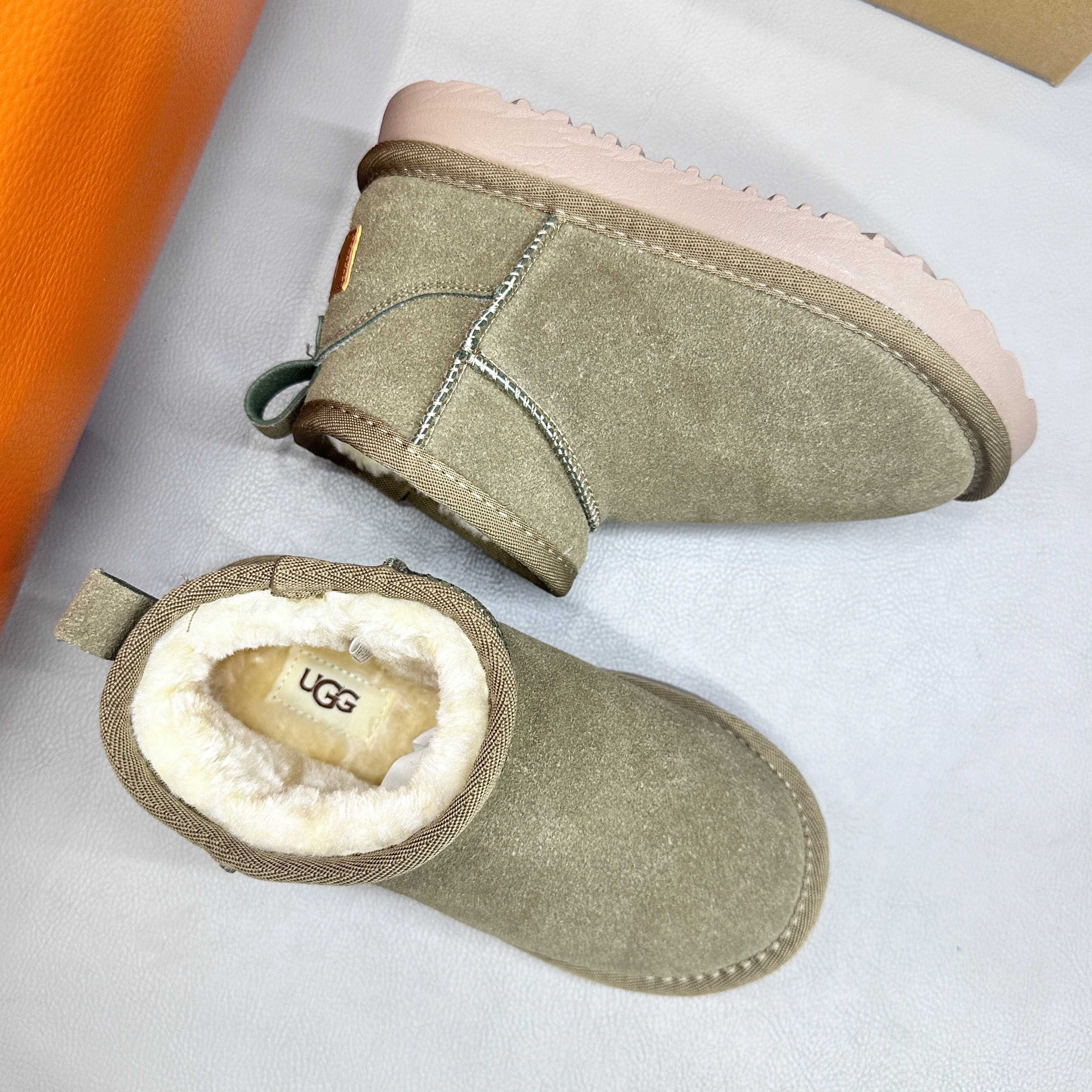 图片[9]-正确版UGG周冬雨同款亲子雪地靴 ❄️ 尺码：26-39码 内里防羊毛，保暖又环保♻️ 鞋面采用牛皮材质，保暖舒适❄️ 官网同步EVA大底，防滑耐磨✔️….. 货号：1016109-选品中心