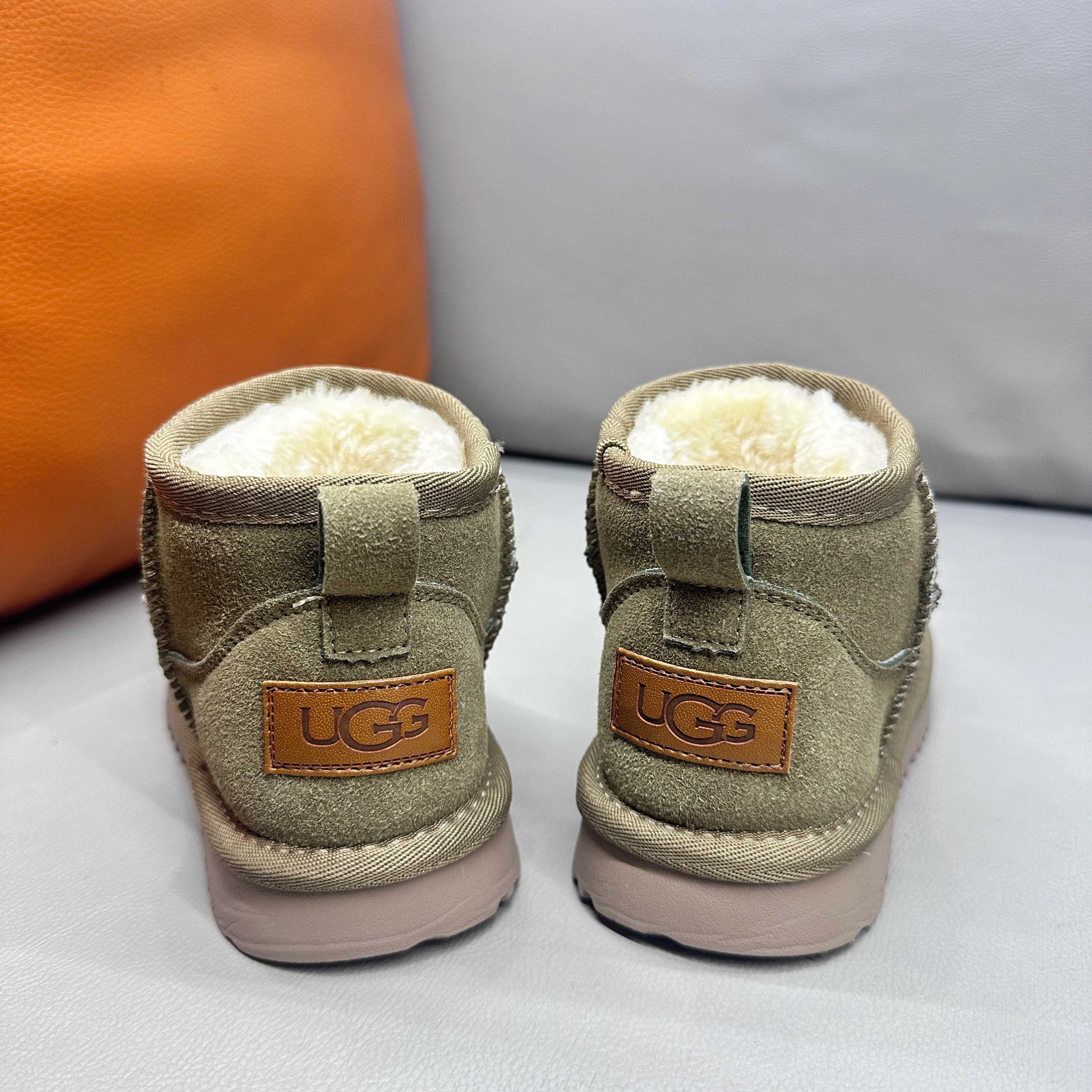 图片[3]-正确版UGG周冬雨同款亲子雪地靴 ❄️ 尺码：26-39码 内里防羊毛，保暖又环保♻️ 鞋面采用牛皮材质，保暖舒适❄️ 官网同步EVA大底，防滑耐磨✔️….. 货号：1016109-选品中心