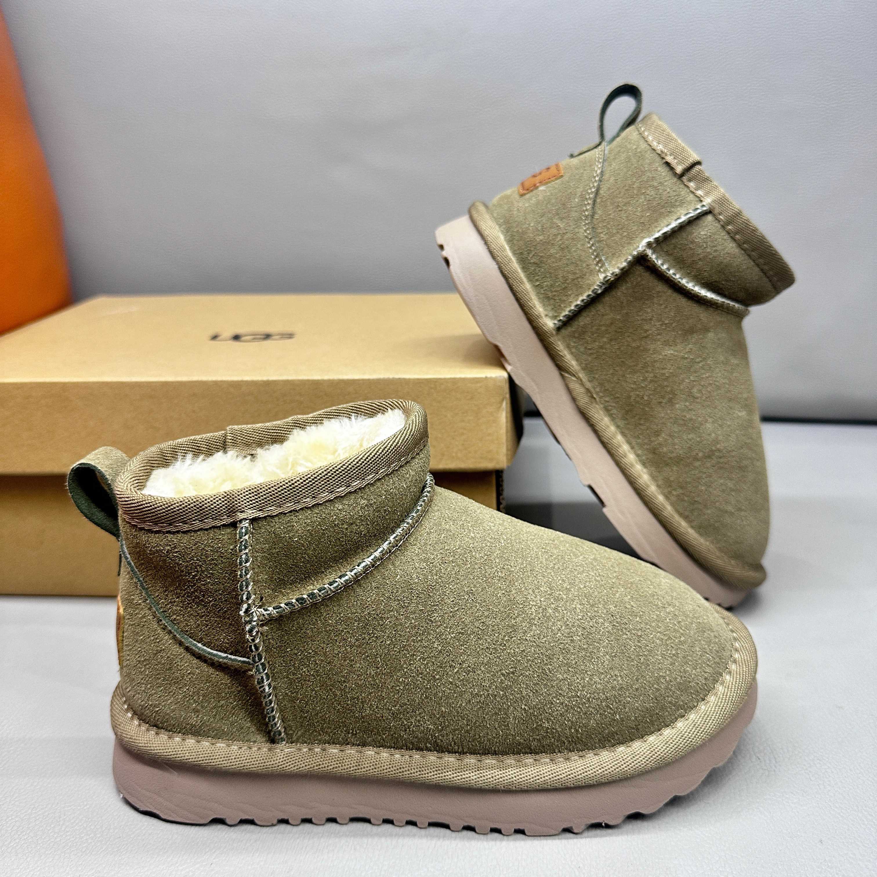 图片[7]-正确版UGG周冬雨同款亲子雪地靴 ❄️ 尺码：26-39码 内里防羊毛，保暖又环保♻️ 鞋面采用牛皮材质，保暖舒适❄️ 官网同步EVA大底，防滑耐磨✔️….. 货号：1016109-选品中心