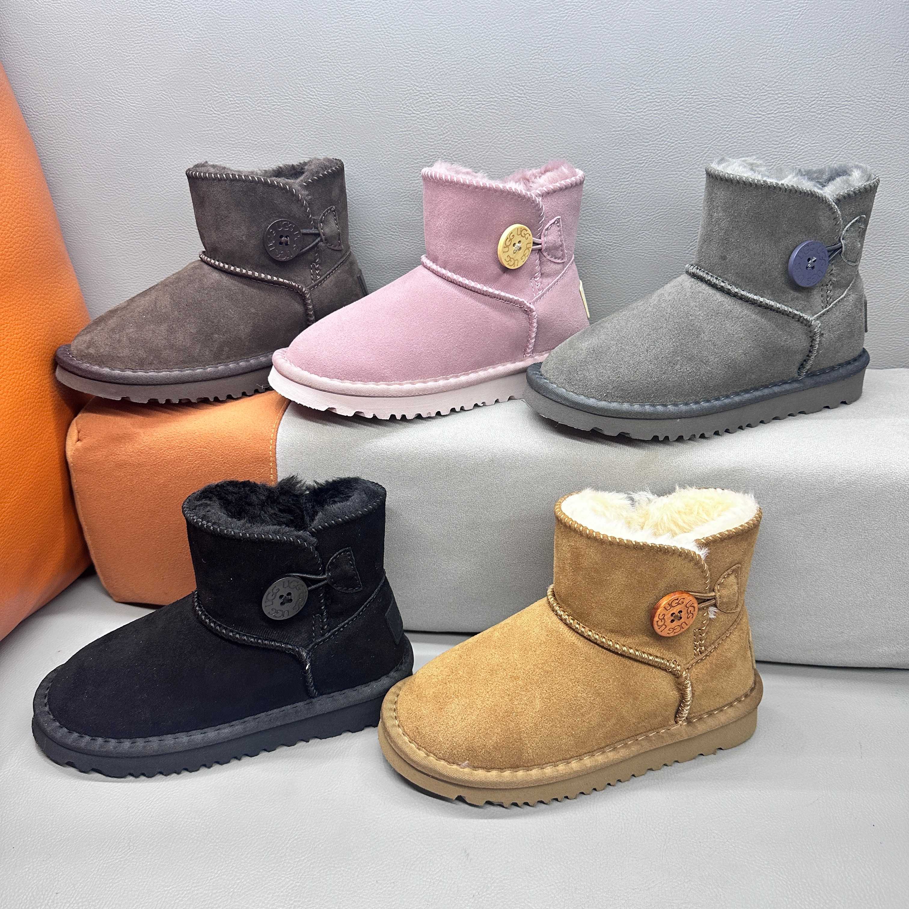 图片[8]-🚦正确版UGG桃木扣儿童亲子雪地靴•尺码表🔻 尺码：21-37 量好脚长才是选码关键✔️ 🚨不同品牌，不同系列的鞋子，鞋码会存在差异，一定要量好宝宝脚长，脚长对照尺码表【参考适合脚长选码数 🚨孩子3个月脚长就会有变化，多花一分钟选码，节省换码一周的时间👊-选品中心