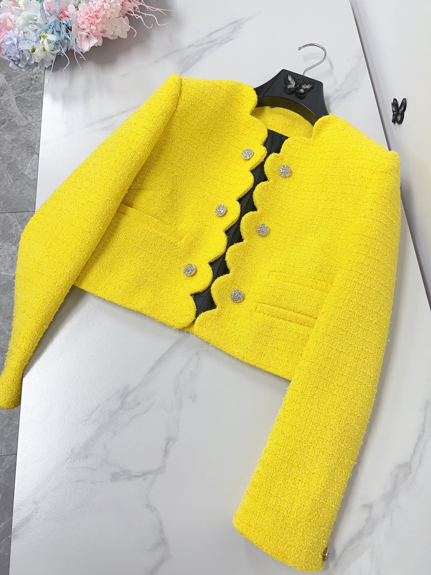Elegant Tweed Cropped Jacket - Chanel Style, Double-Breasted Design 6 i1723453232 157 1
