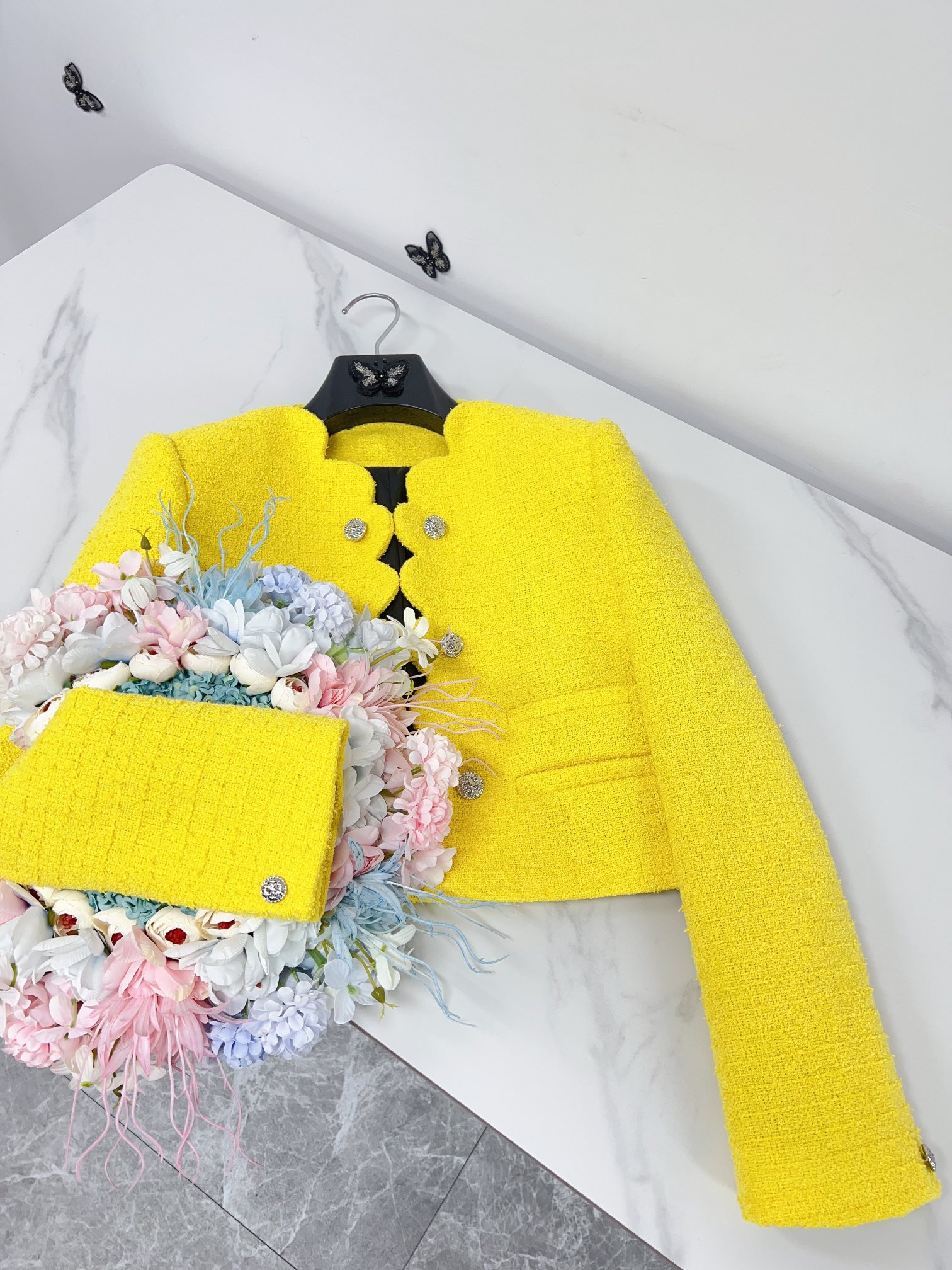 Elegant Tweed Cropped Jacket - Chanel Style, Double-Breasted Design 7 i1723453232 7026 0