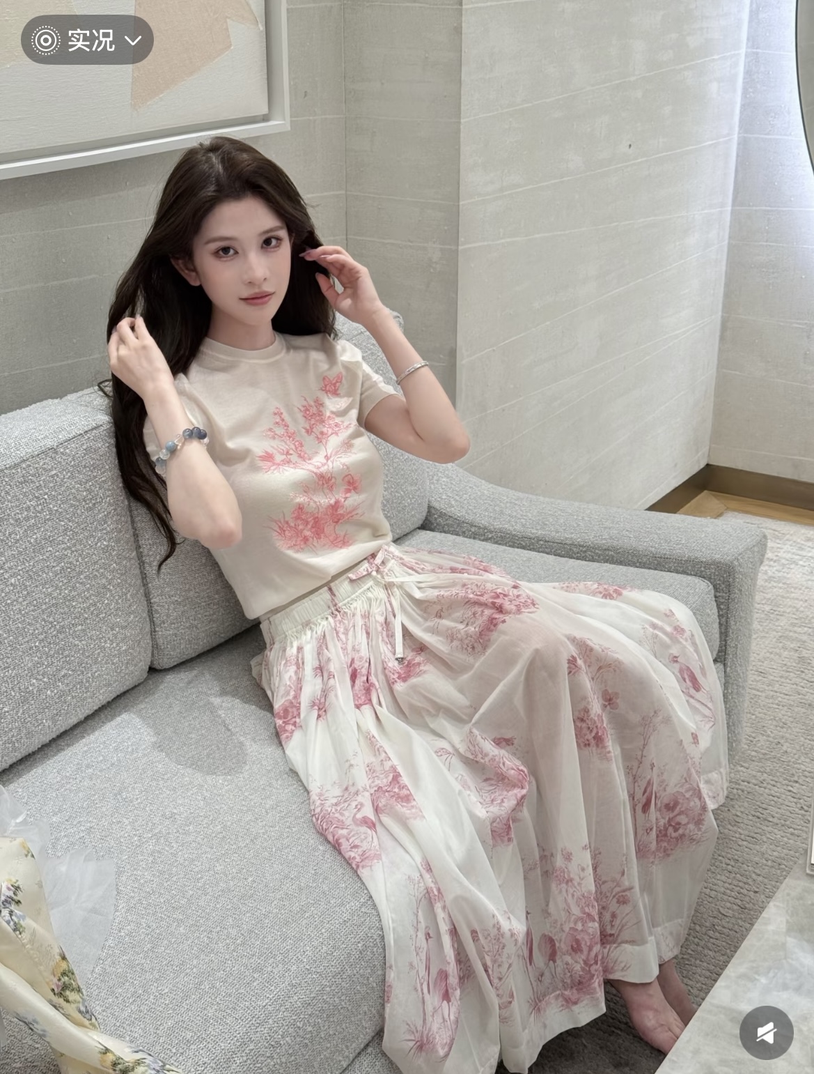 NO:860491,The highest version on the market, the girl inspects the goods, trims the three marks on the threads, pictures the goods and takes videos. If you want quality or service, please add me on WeChat. We will not accept urgent orders. Model No. D26053046  Dio*, the latest and highest version on the market, the girl inspects the goods, trims the three marks on the threads, pictures of the goods and takes a video. If you want quality and service, please add me on WeChat. We will not accept urgent orders. Customized thin cotton fabric, CD metal accessories, drawstring elastic waist, pleated large skirt and long hem. The girl of the highest version on the market inspects the goods, trims the three marks on the threads, pictures of the goods and takes a video. If you want quality and service, please add me on WeChat. We do not accept urgent orders. Model skirt!  36-38-40-42 (size 38 waist 62~82 large stretch, skirt length 92), Dior-clothing, dior, dior, dior, skirts,19860909市面最高版本小妹验货、修剪线头上三标、货可图及拍视频,要品质要服务的加我微信,不接急单.款号D26053046 Dio*新市面最高版本小妹验货、修剪线头上三标、货可图及拍视频,要品质要服务的加我微信,不接急单.款D家定制薄棉面料、CD金属配件抽绳松紧腰压褶大裙摆长市面最高版本小妹验货、修剪线头上三标、货可图及拍视频,要品质要服务的加我微信,不接急单.款半身裙！36-38-40-42（38码腰围62～82大弹力,裙长92）,迪奥-服装,dior,dior,dior,skirts,,Women's clothing