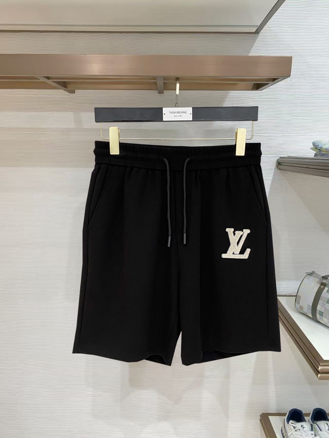 LV 2026春夏新款男士休闲短裤 五分裤 高端货简洁时尚大方定制原版进口面料简洁利落又清爽品质做工细节