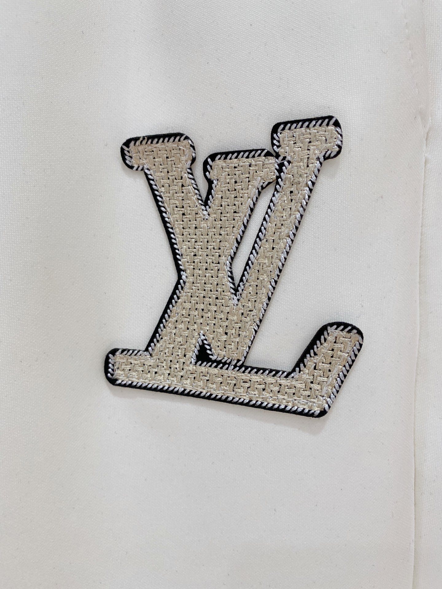 LV 2026春夏新款男士休闲短裤 五分裤 高端货简洁时尚大方定制原版进口面料简洁利落又清爽品质做工细节